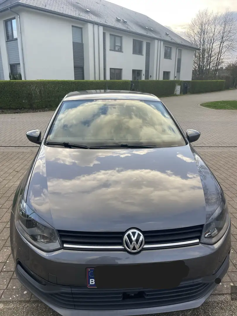 Volkswagen Polo 1.0i Trendline Gris - 2