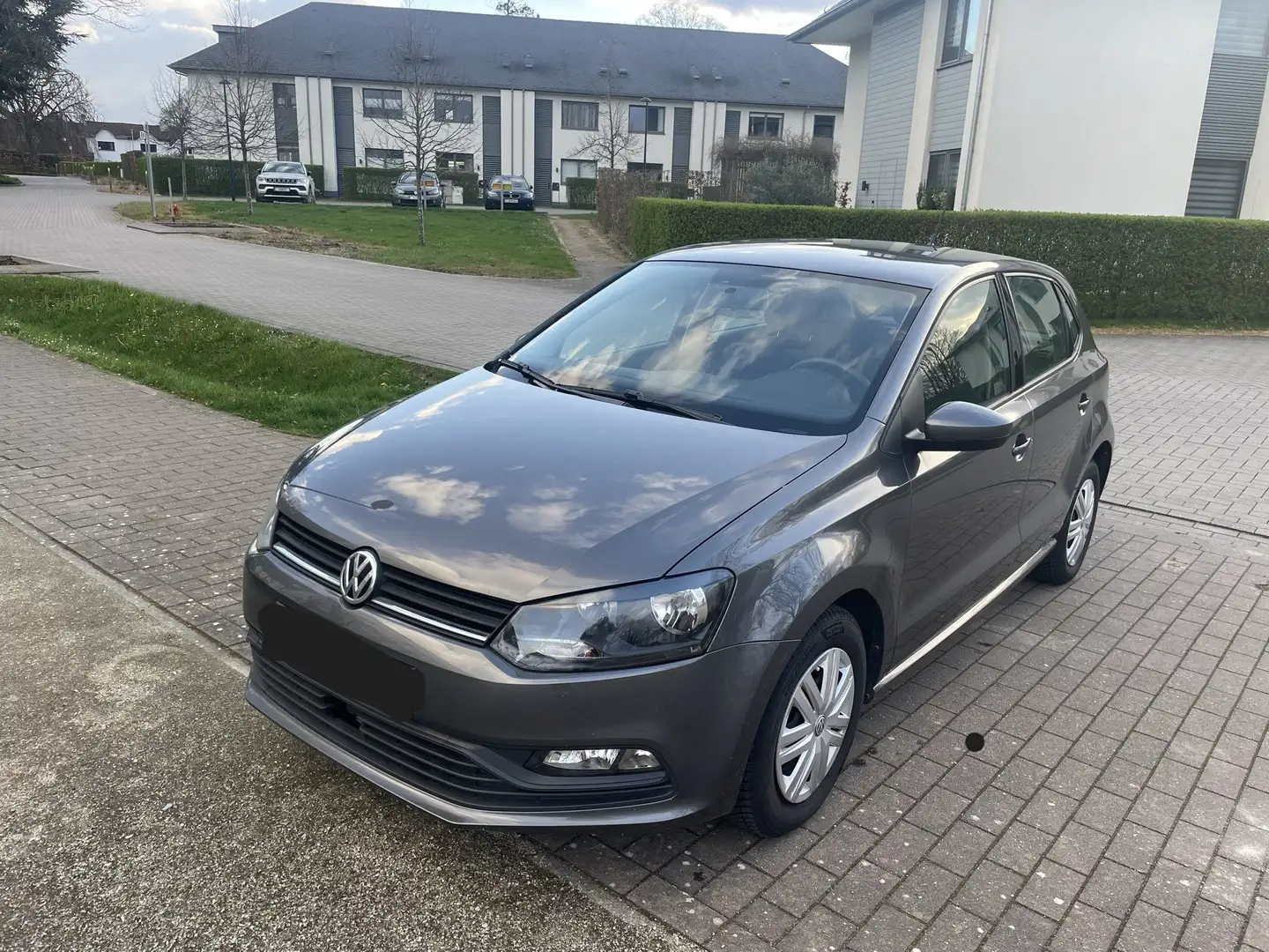 Volkswagen Polo 1.0i Trendline Gris - 1