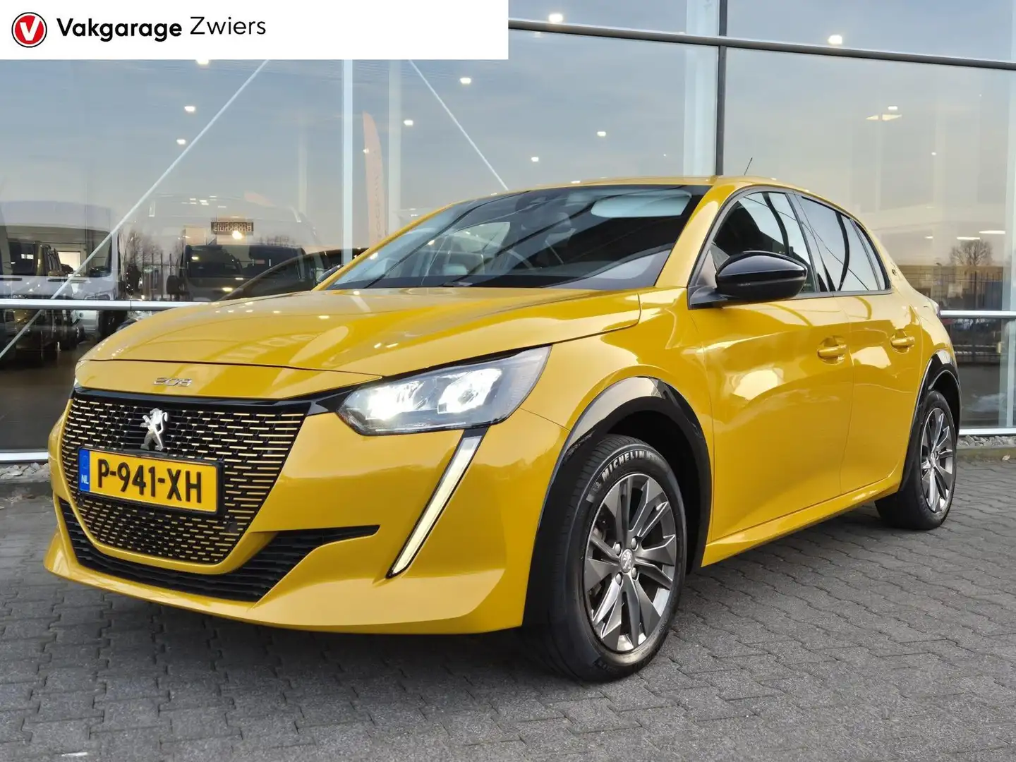 Peugeot e-208 EV Allure Pack 50 kWh SOH 92.5% 3D I-Cockpit Apple Gelb - 1