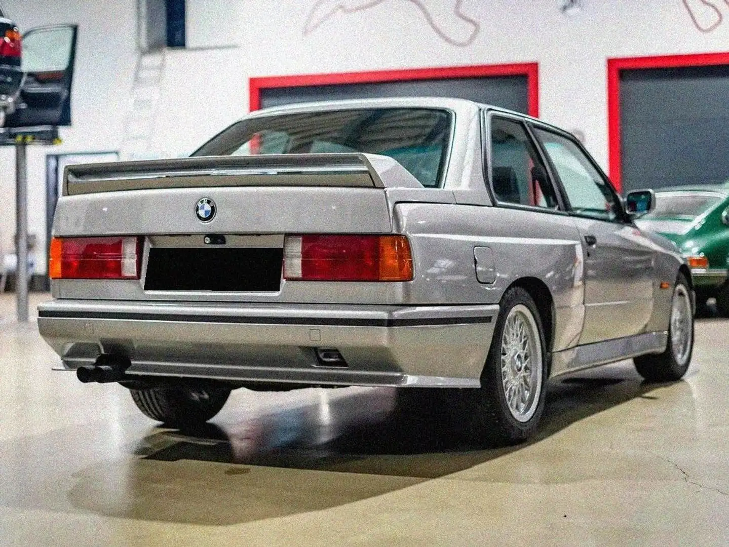 BMW M3 E30 M3 Серебристый - 2