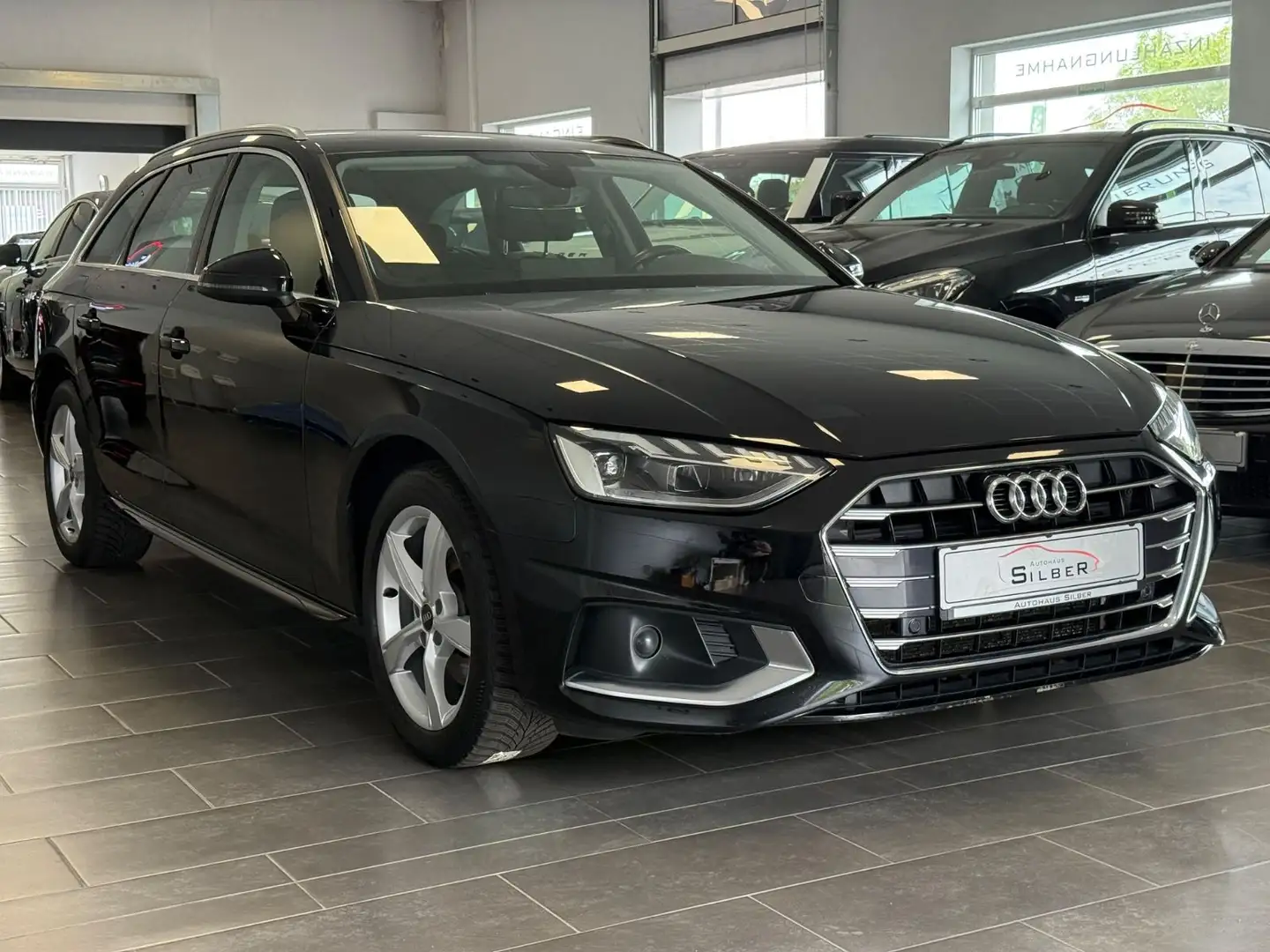 Audi A4 Avant 35 TDI advanced Zwart - 2