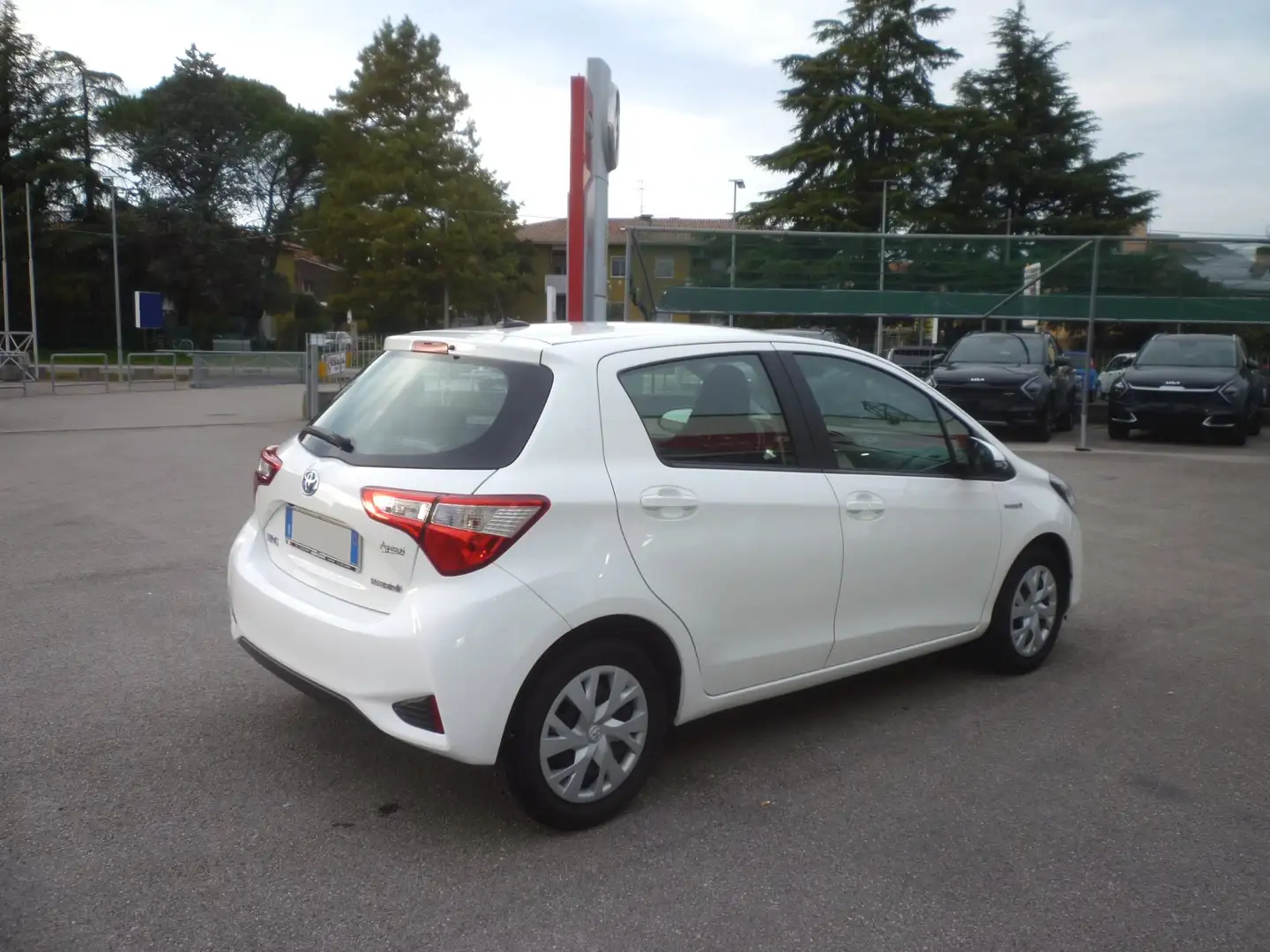 Toyota Yaris 5P 1.5 Hybrid 100 CV Business Bianco - 2