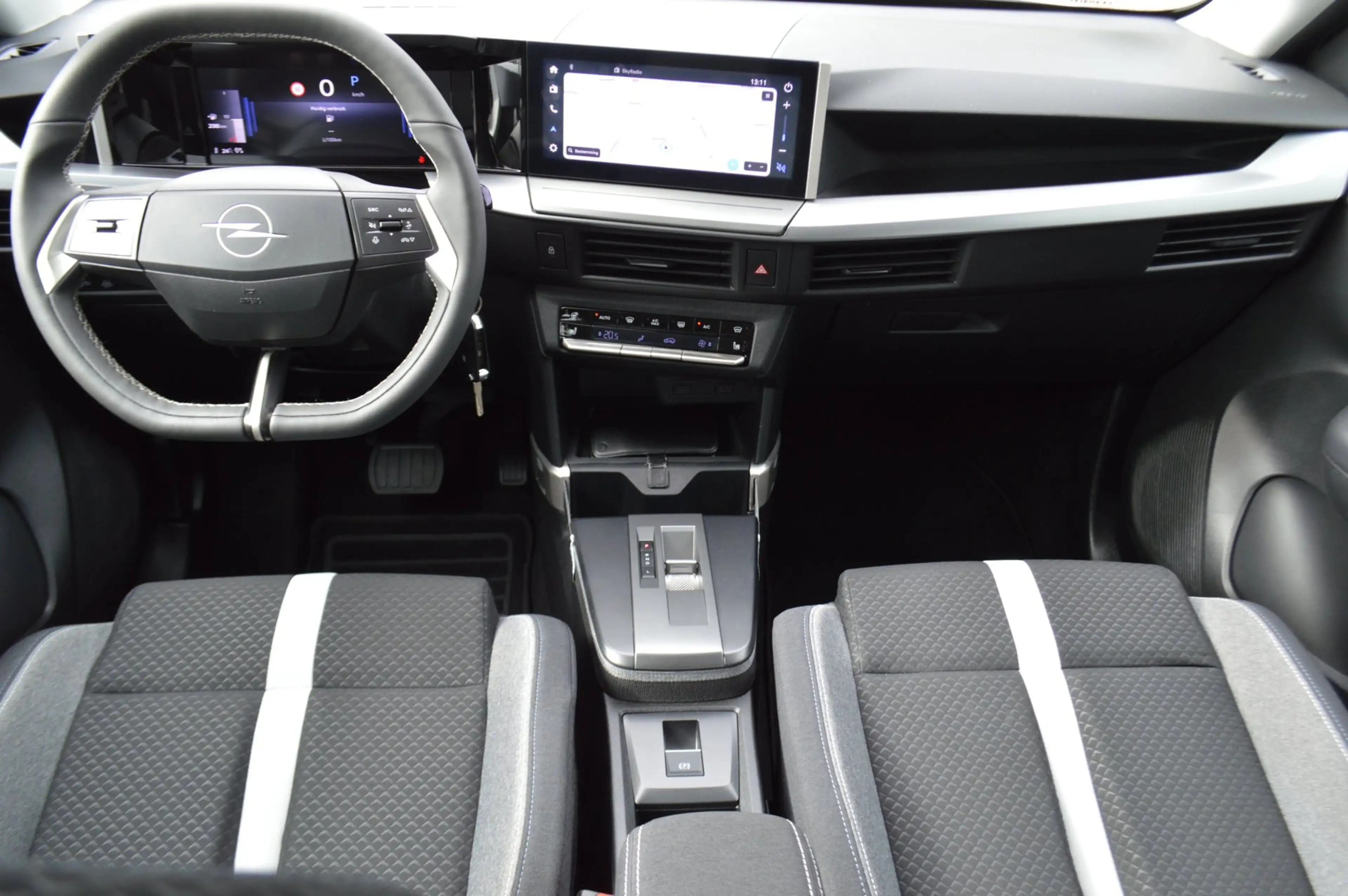 Opel Frontera 1.2T Hybrid Edition, All-season, NAVI, STOELVERWAR — photo 3
