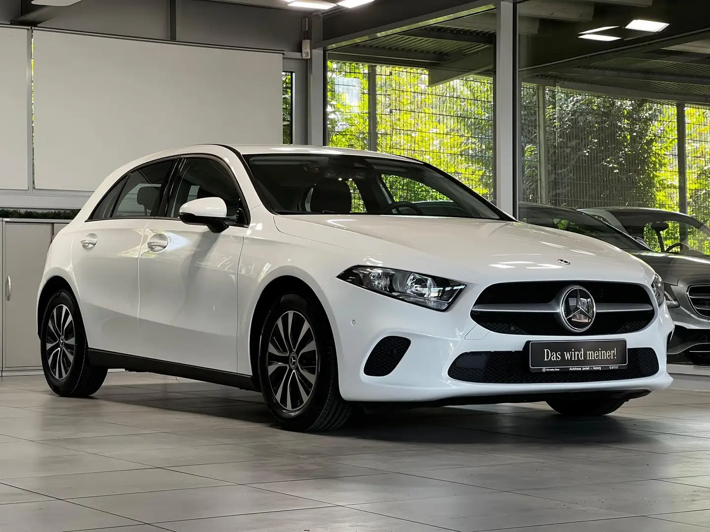 Mercedes-Benz A 180 NAVI PDC KAM+SHZ+APPLECARPLAY&ANDROIDAUTO+ Weiß - 2