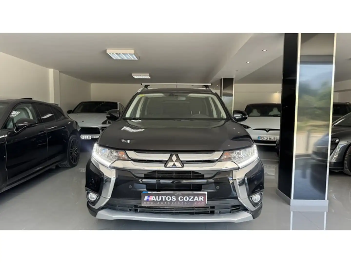 Mitsubishi Outlander 220DI-D Kaiteki 6AT 4WD Negro - 2