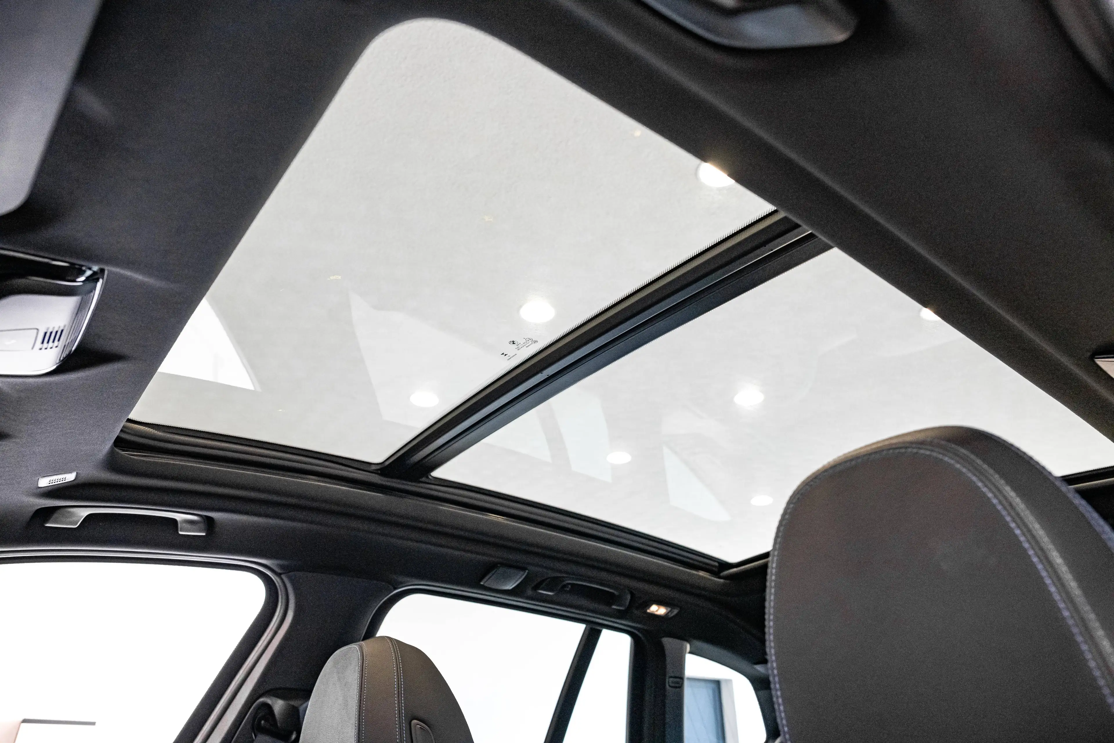 BMW iX3 impressive, Head-Up, Pano, Harman Kardon — photo 30