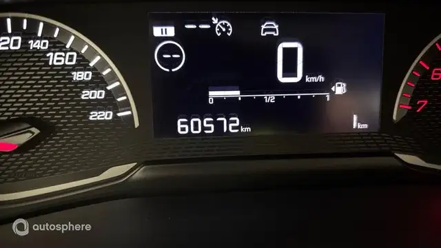 Peugeot 208 view 9