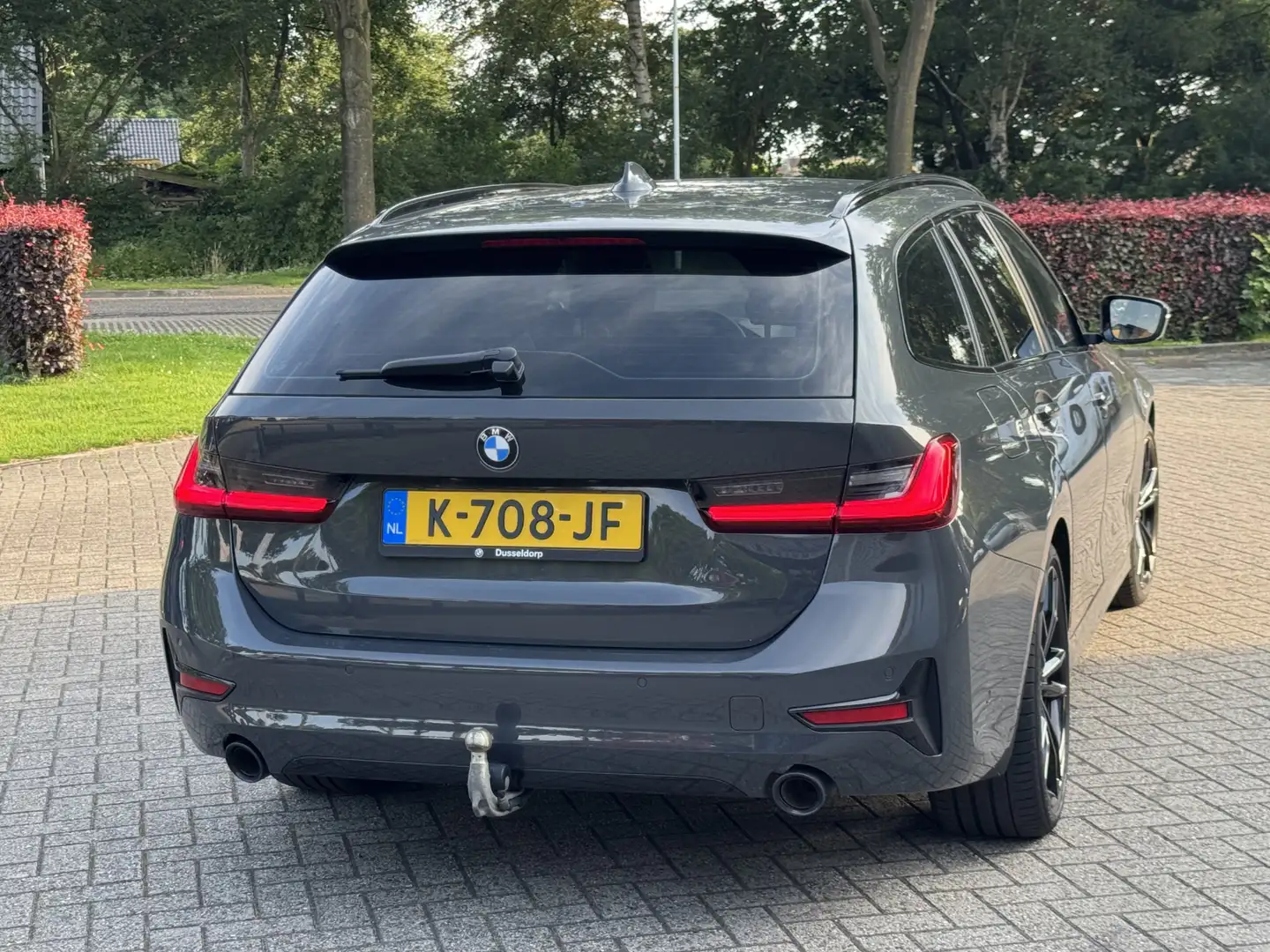 BMW 320 3-serie Touring 320i High Executive Edition Automa Grijs - 2