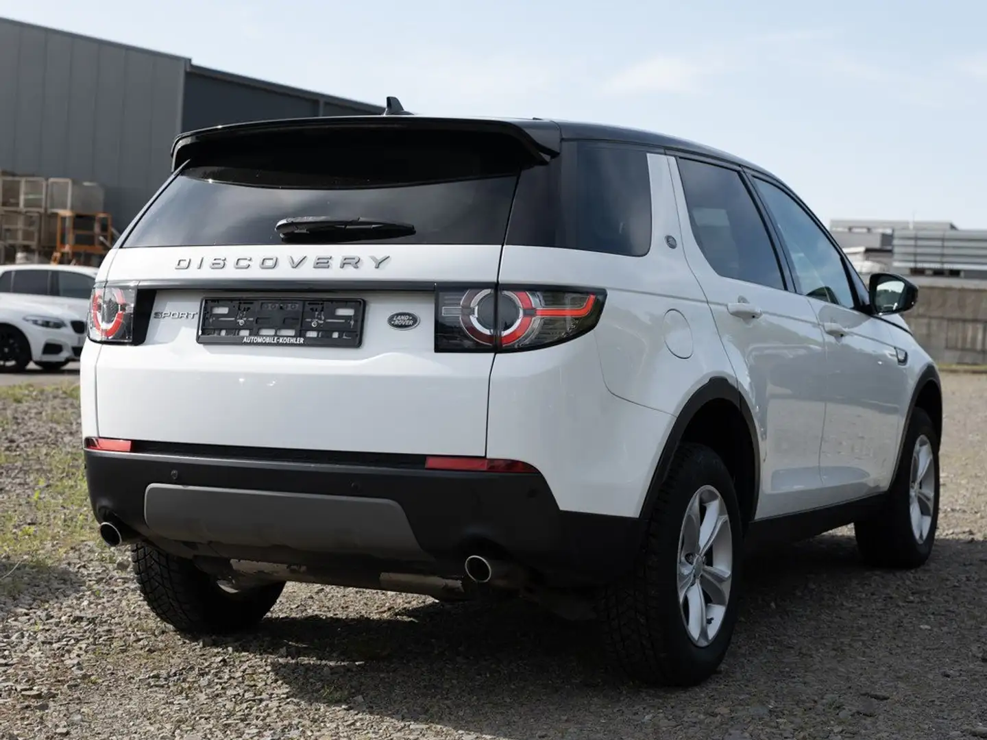 Land Rover Discovery Sport 2.0 TD4 SE Aut.AWD+NAVI+LEDER+BI-XENON+KLIMATR+PDC Weiß - 2