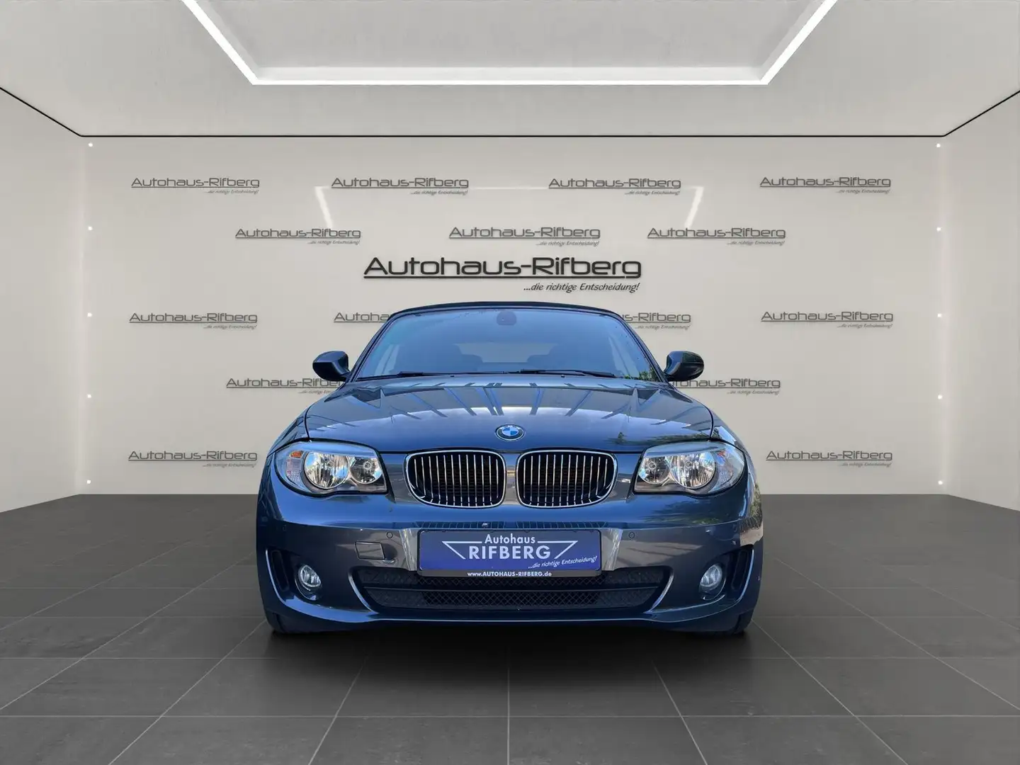 BMW 118 i Cabrio Automatik Leder/Navi/PDC/Klima/Alu Grau - 2