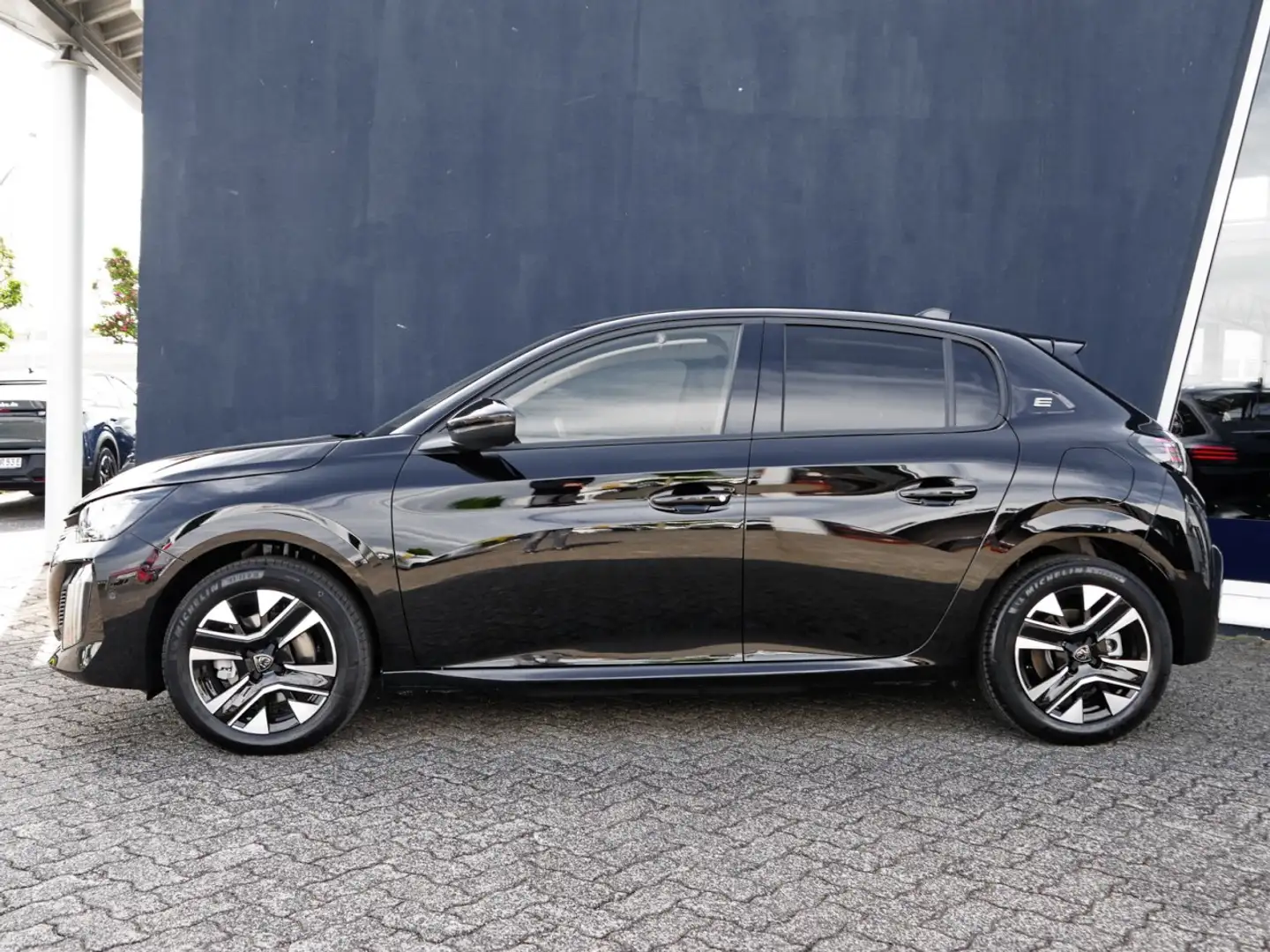 Peugeot 208 -e Allure 136 360Kamera+Navi+Klimaautomatik Klima Schwarz - 2