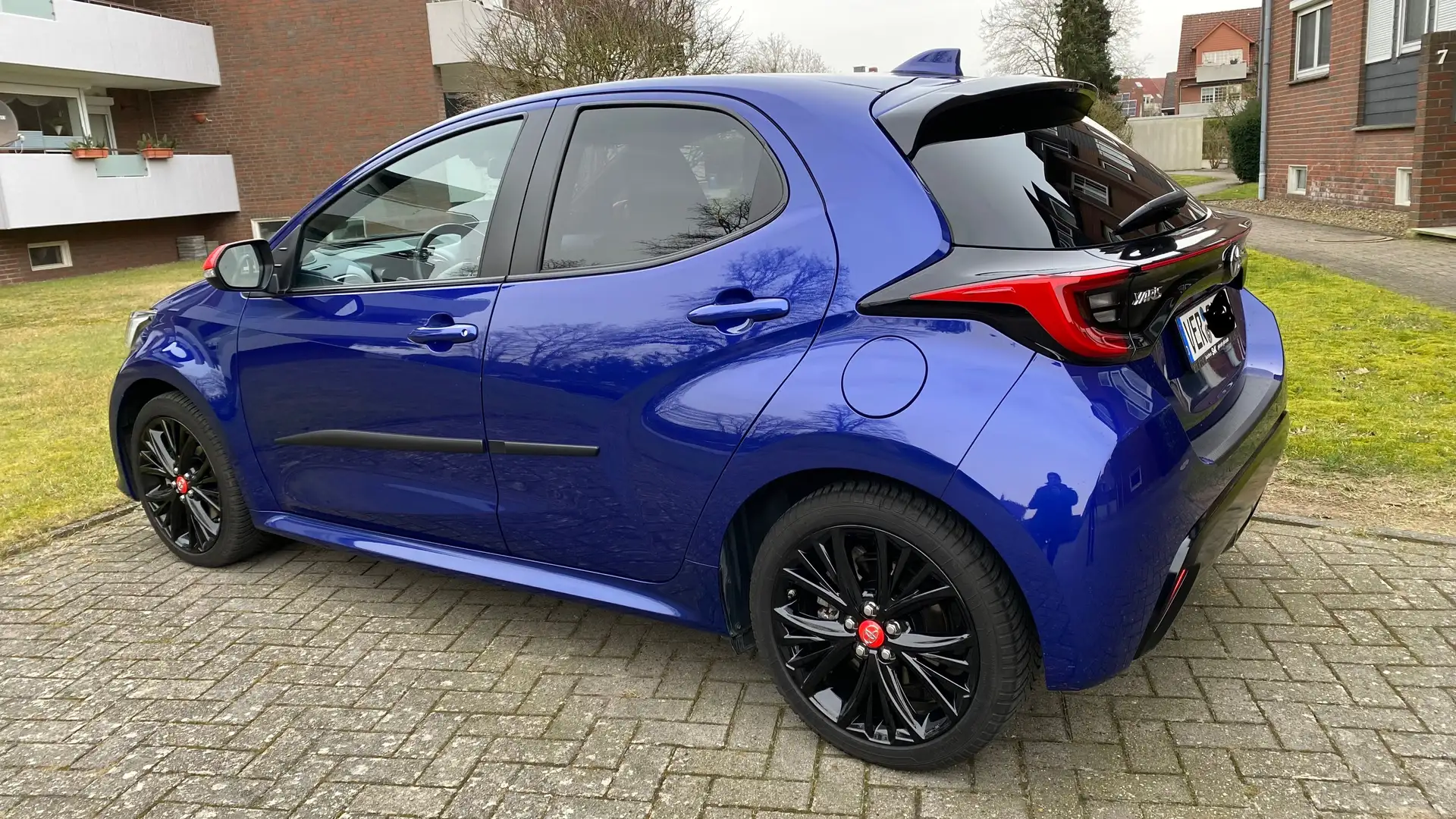 Toyota Yaris Yaris Hybrid 1.5 VVT-i Tokyo Pop-Out Blau - 2