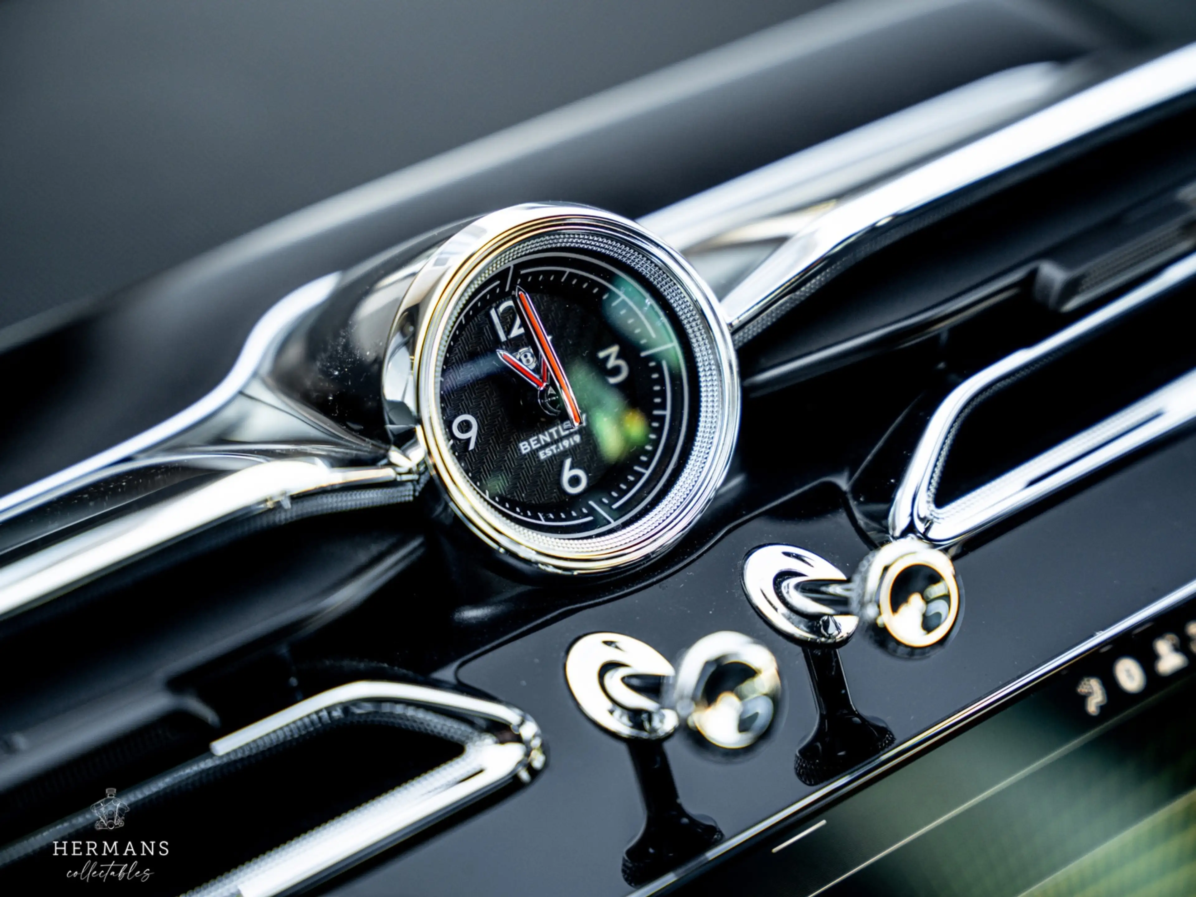 Bentley Bentayga 3.0 V6 Hybrid / Org. NL / Carbon / NAIM / Massage — photo 28