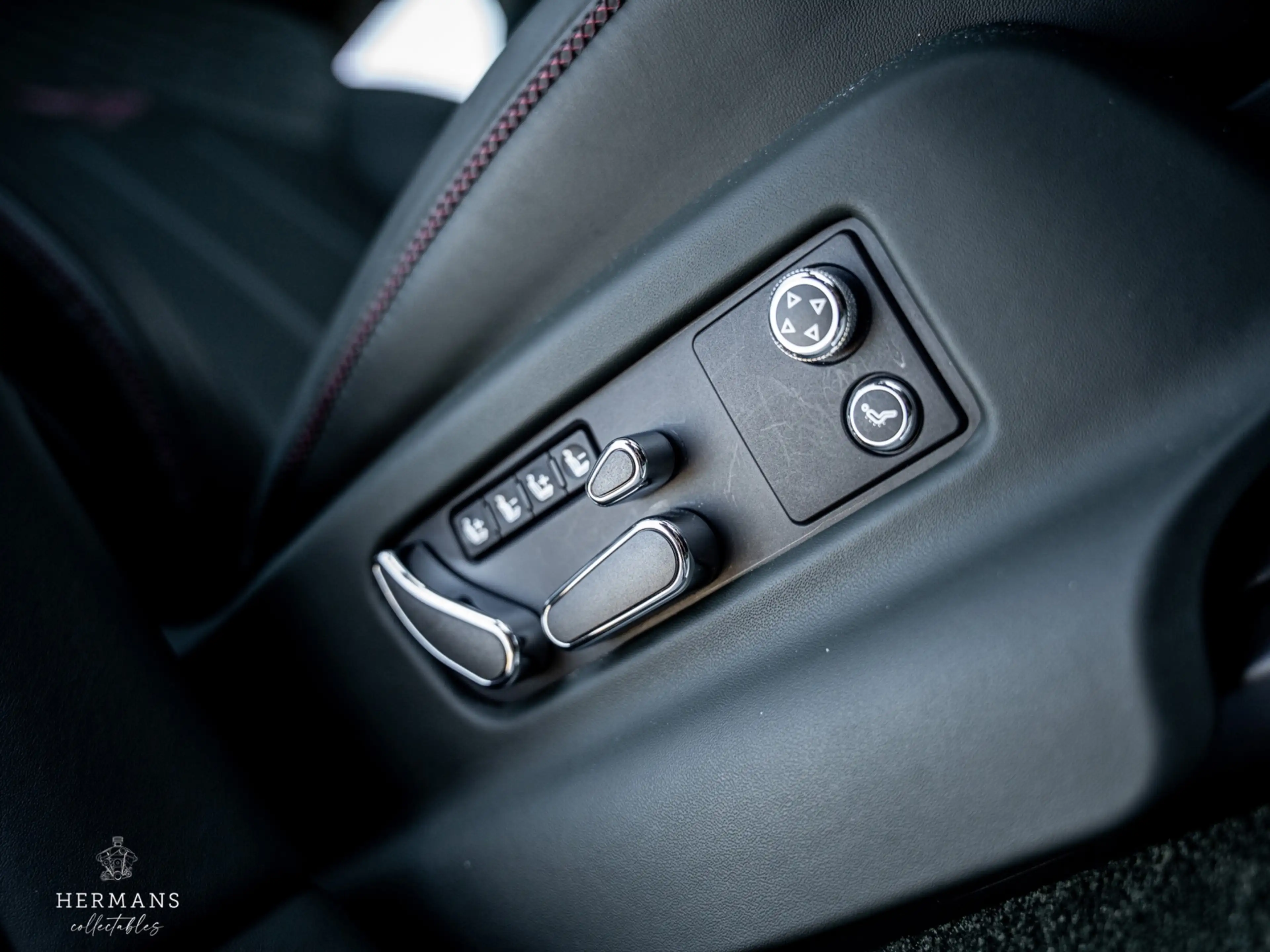 Bentley Bentayga 3.0 V6 Hybrid / Org. NL / Carbon / NAIM / Massage — photo 24