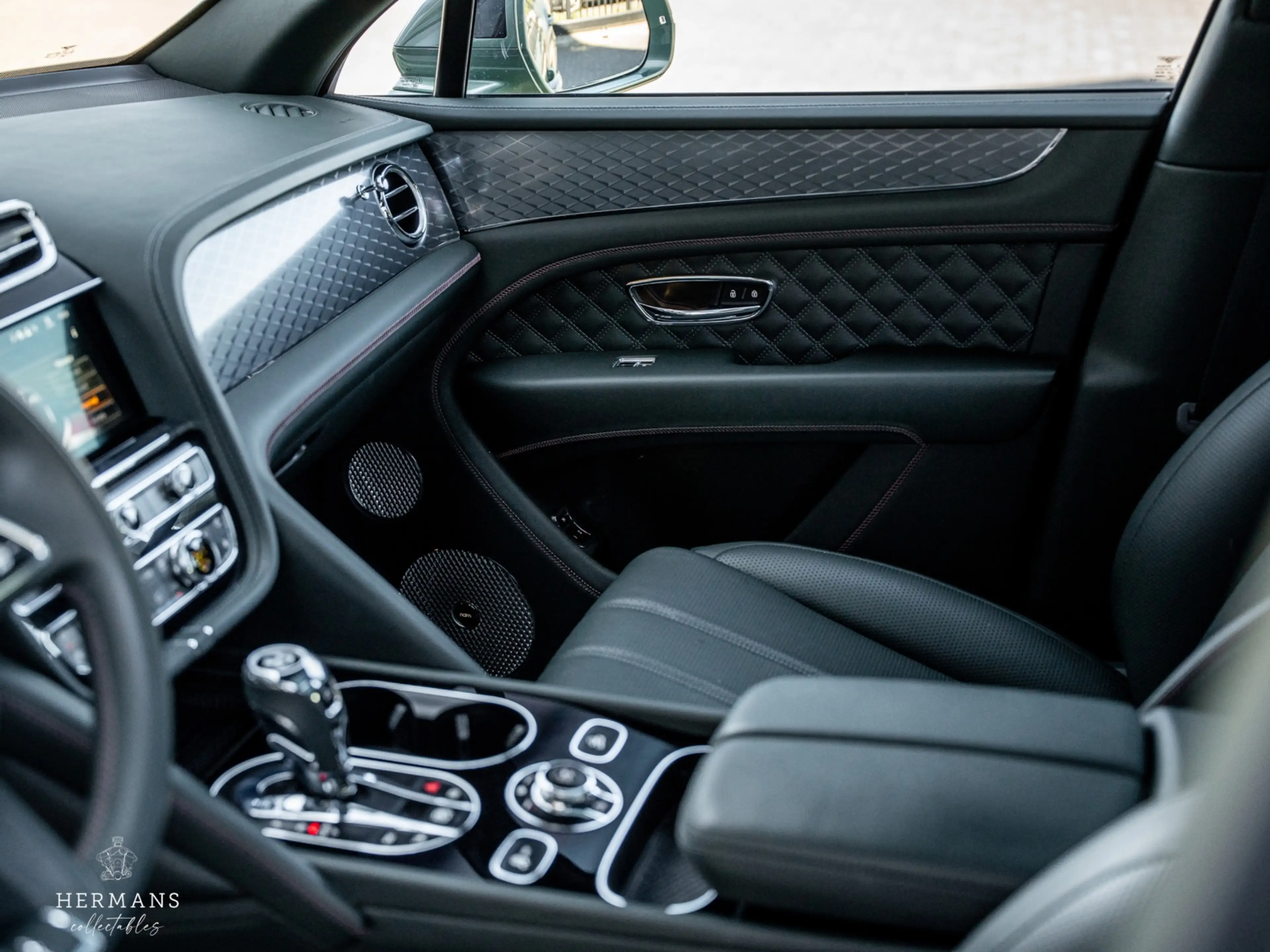 Bentley Bentayga 3.0 V6 Hybrid / Org. NL / Carbon / NAIM / Massage — photo 22
