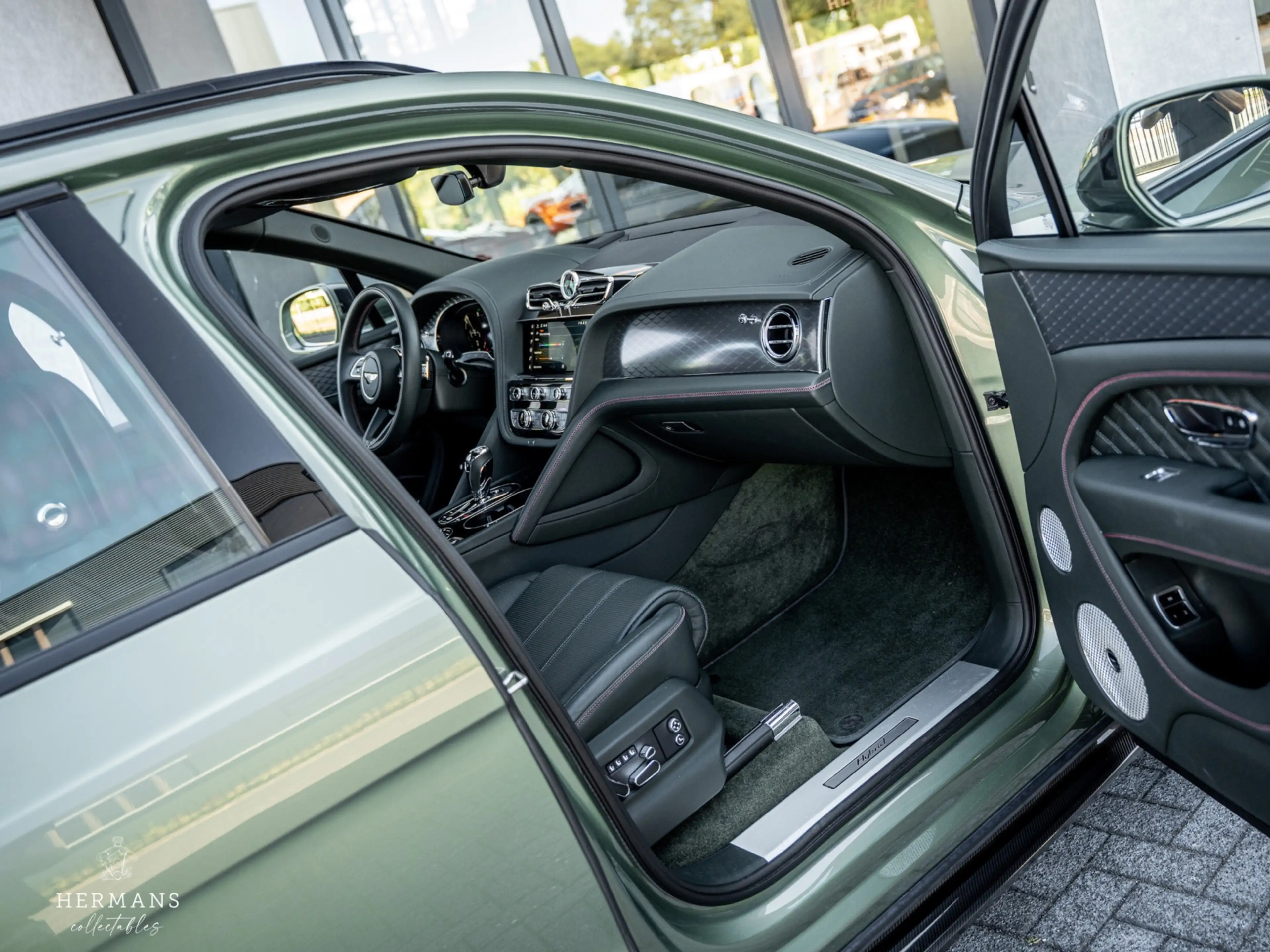 Bentley Bentayga 3.0 V6 Hybrid / Org. NL / Carbon / NAIM / Massage — photo 3