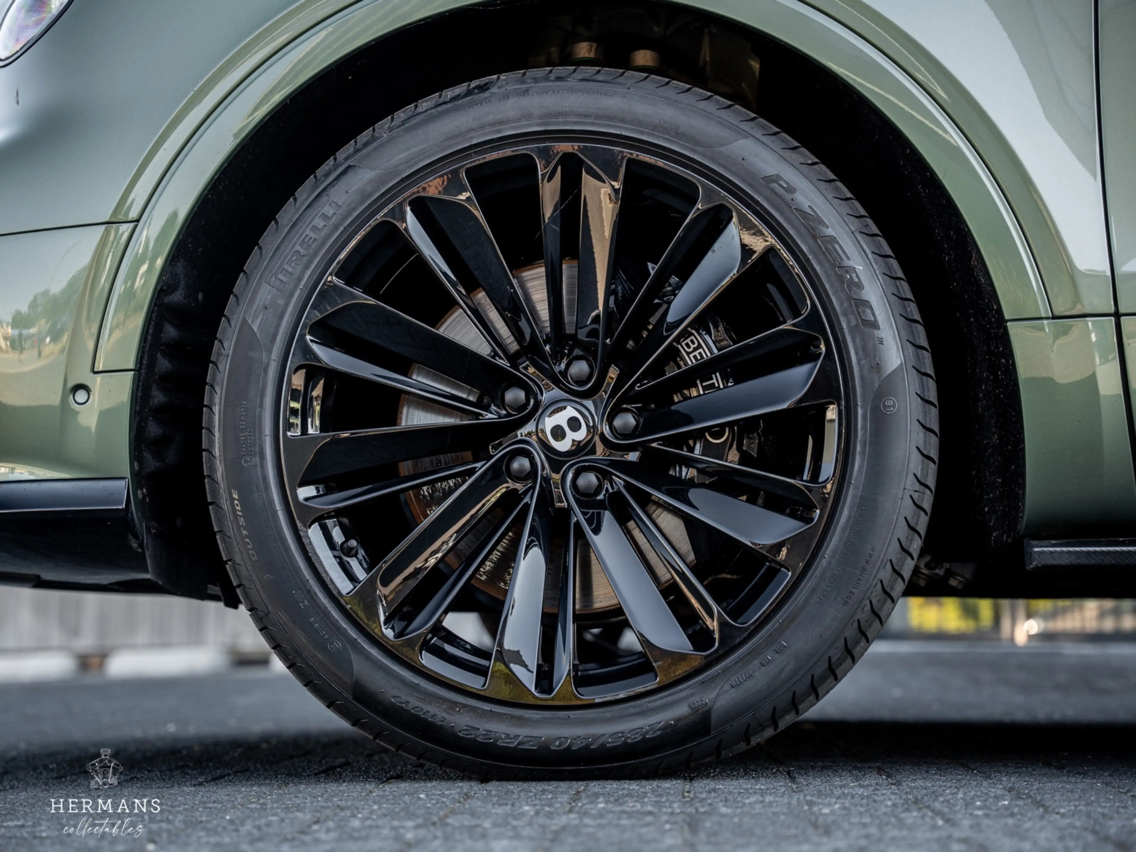 Bentley Bentayga 3.0 V6 Hybrid / Org. NL / Carbon / NAIM / Massage — photo 16