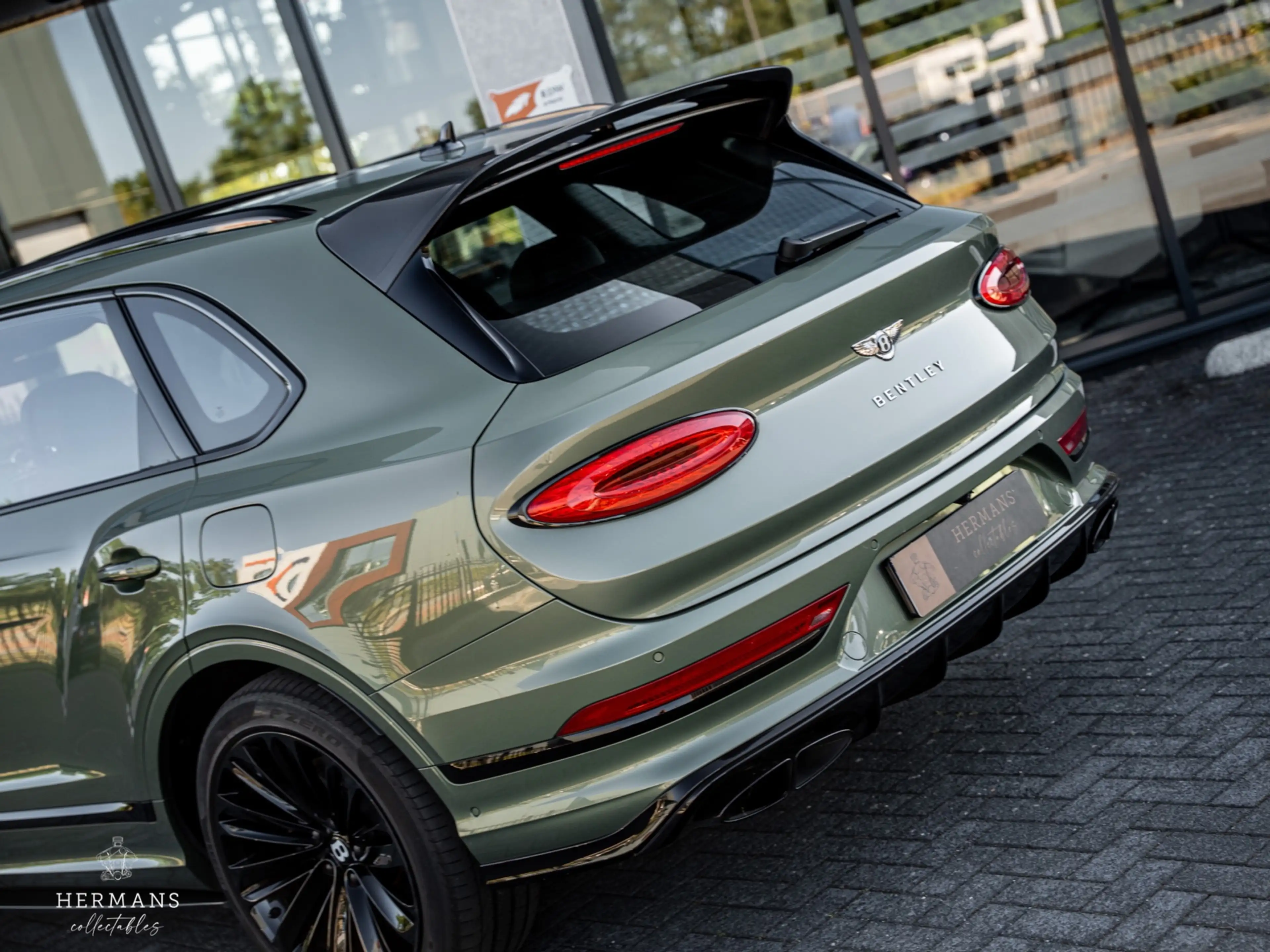 Bentley Bentayga 3.0 V6 Hybrid / Org. NL / Carbon / NAIM / Massage — photo 12