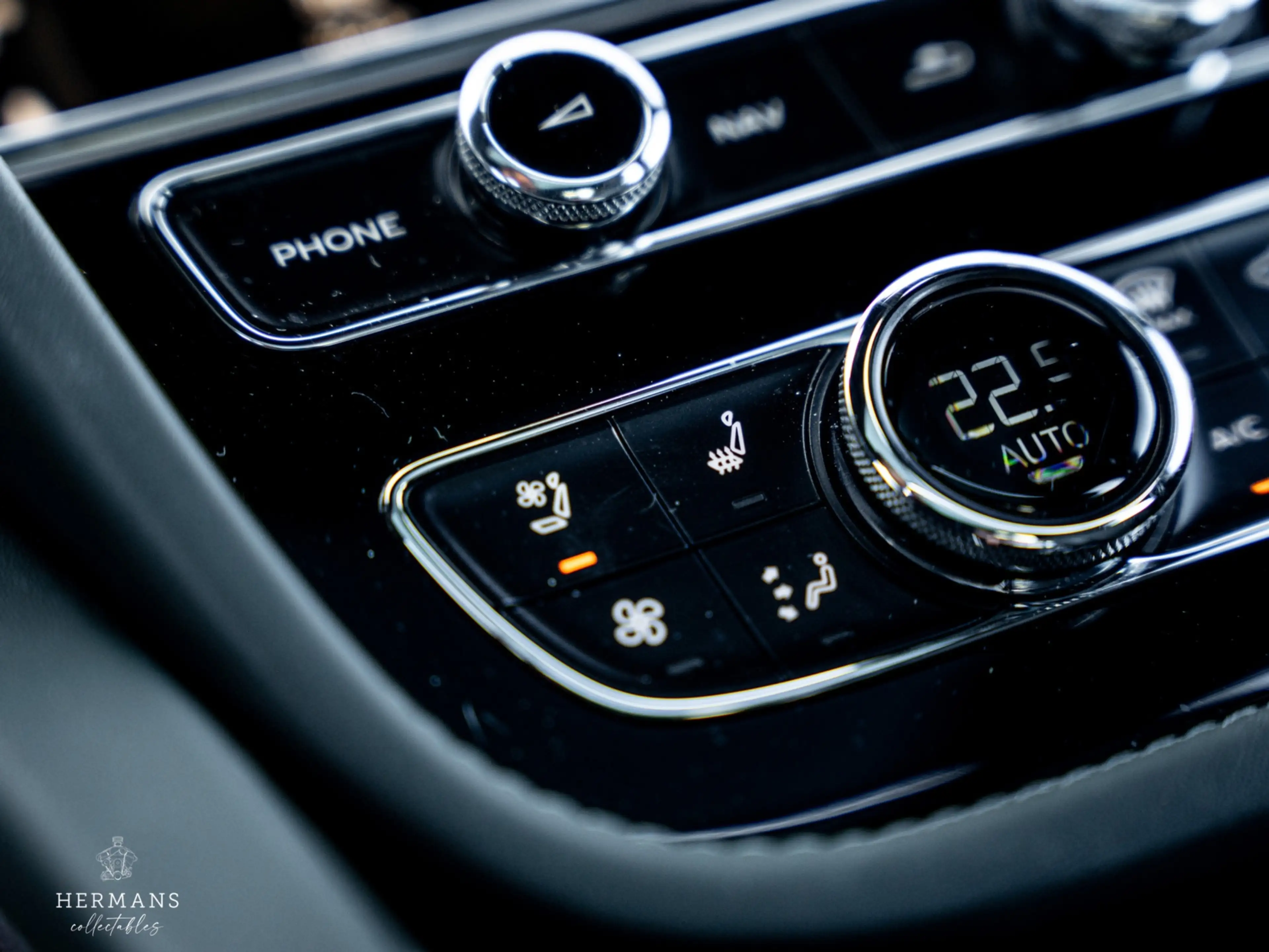 Bentley Bentayga 3.0 V6 Hybrid / Org. NL / Carbon / NAIM / Massage — photo 29