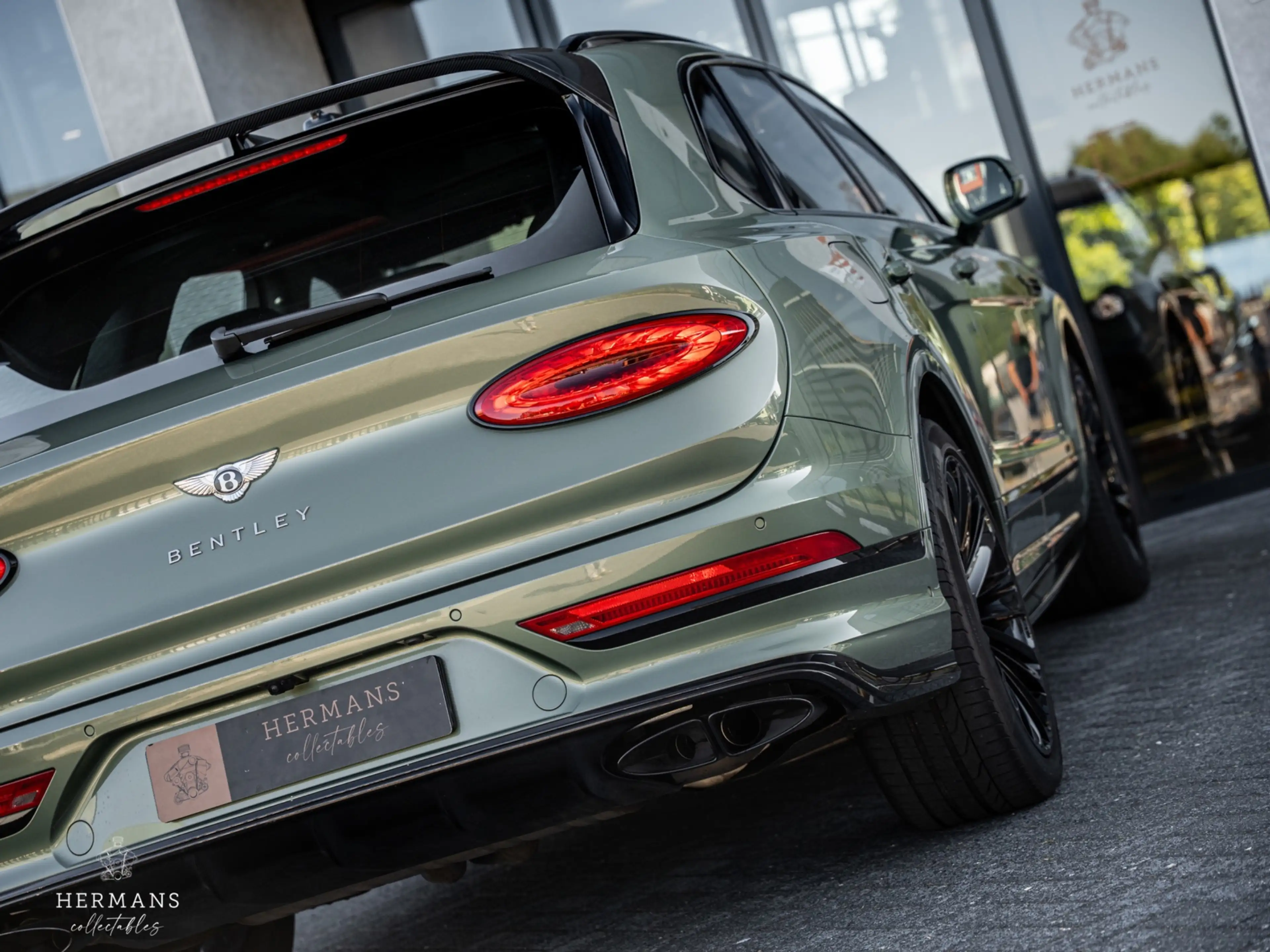 Bentley Bentayga 3.0 V6 Hybrid / Org. NL / Carbon / NAIM / Massage — photo 8