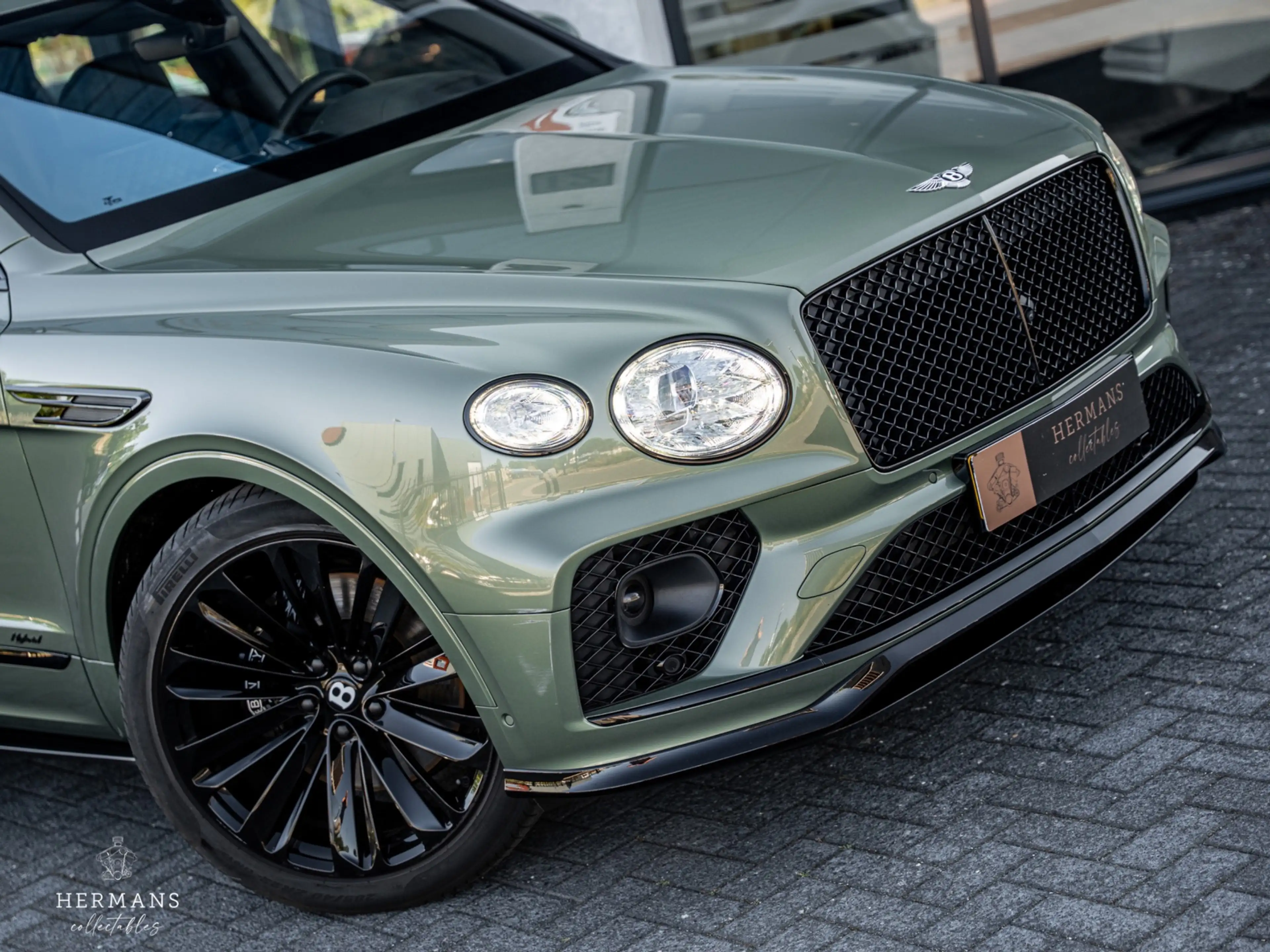 Bentley Bentayga 3.0 V6 Hybrid / Org. NL / Carbon / NAIM / Massage — photo 2