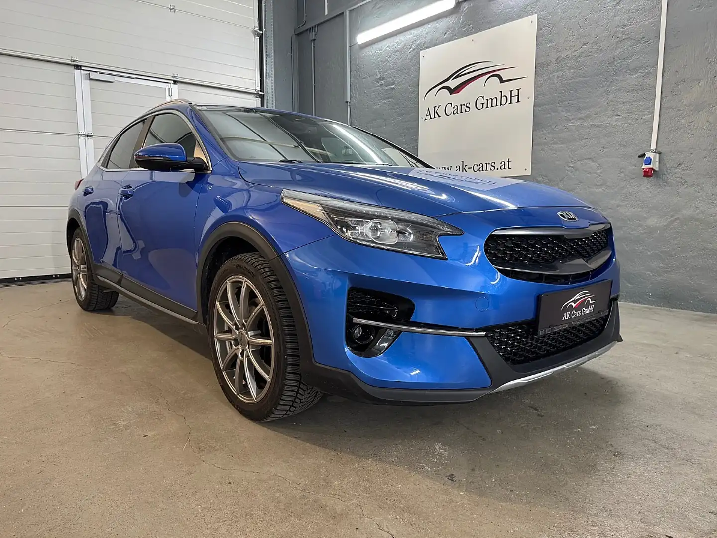 Kia XCeed Xceed 1,6 CRDI Gold Aut.*JBL*Kamera*Navi*Sitz+L... Blau - 2