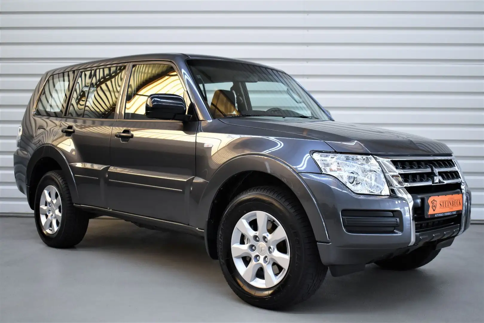Mitsubishi Pajero 3.2 DI-D+7-Sitzer+Kamera+Automatik+Navi Gris - 1