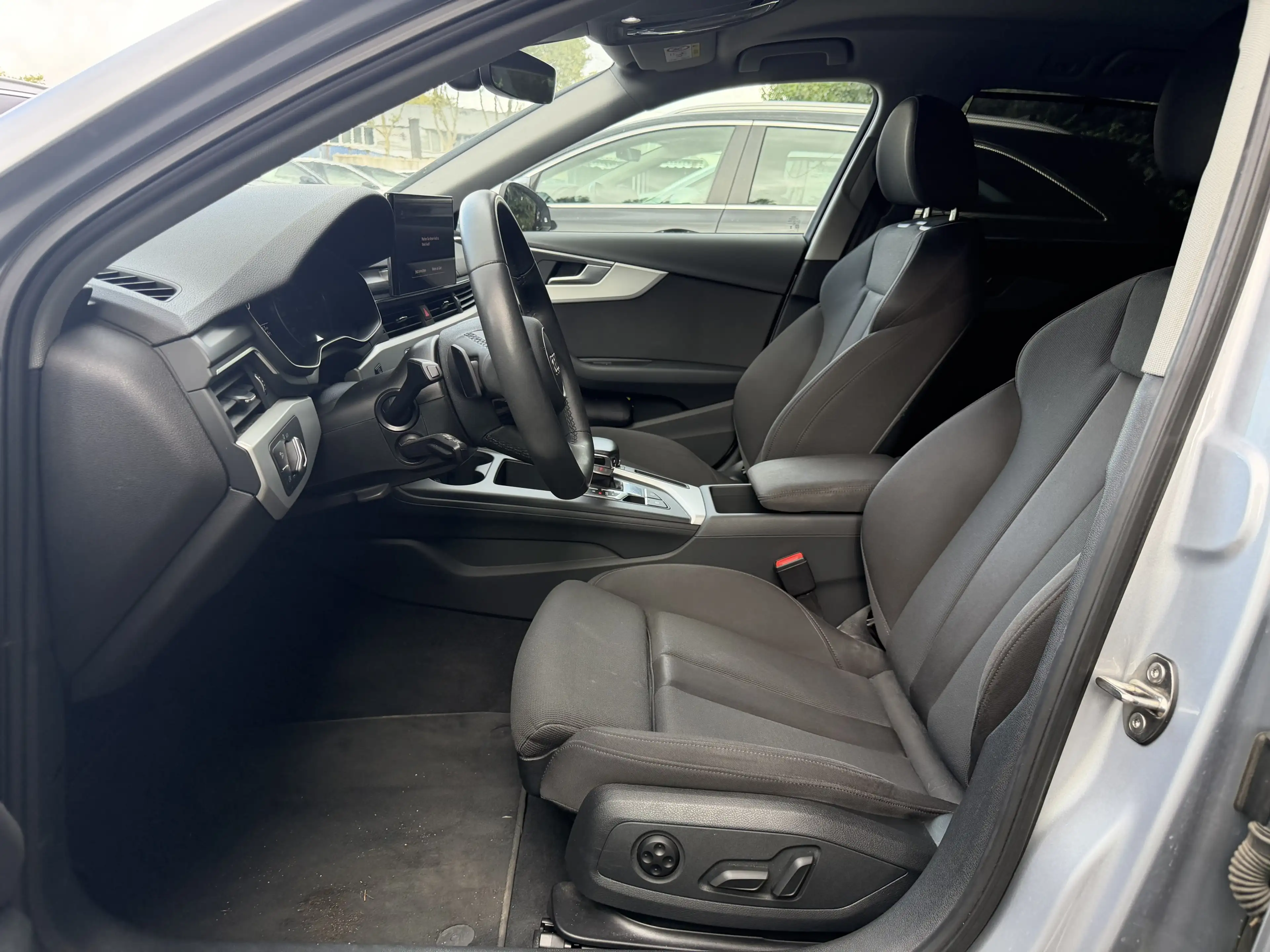 Audi A4 Avant 35 TDI S tronic — photo 8
