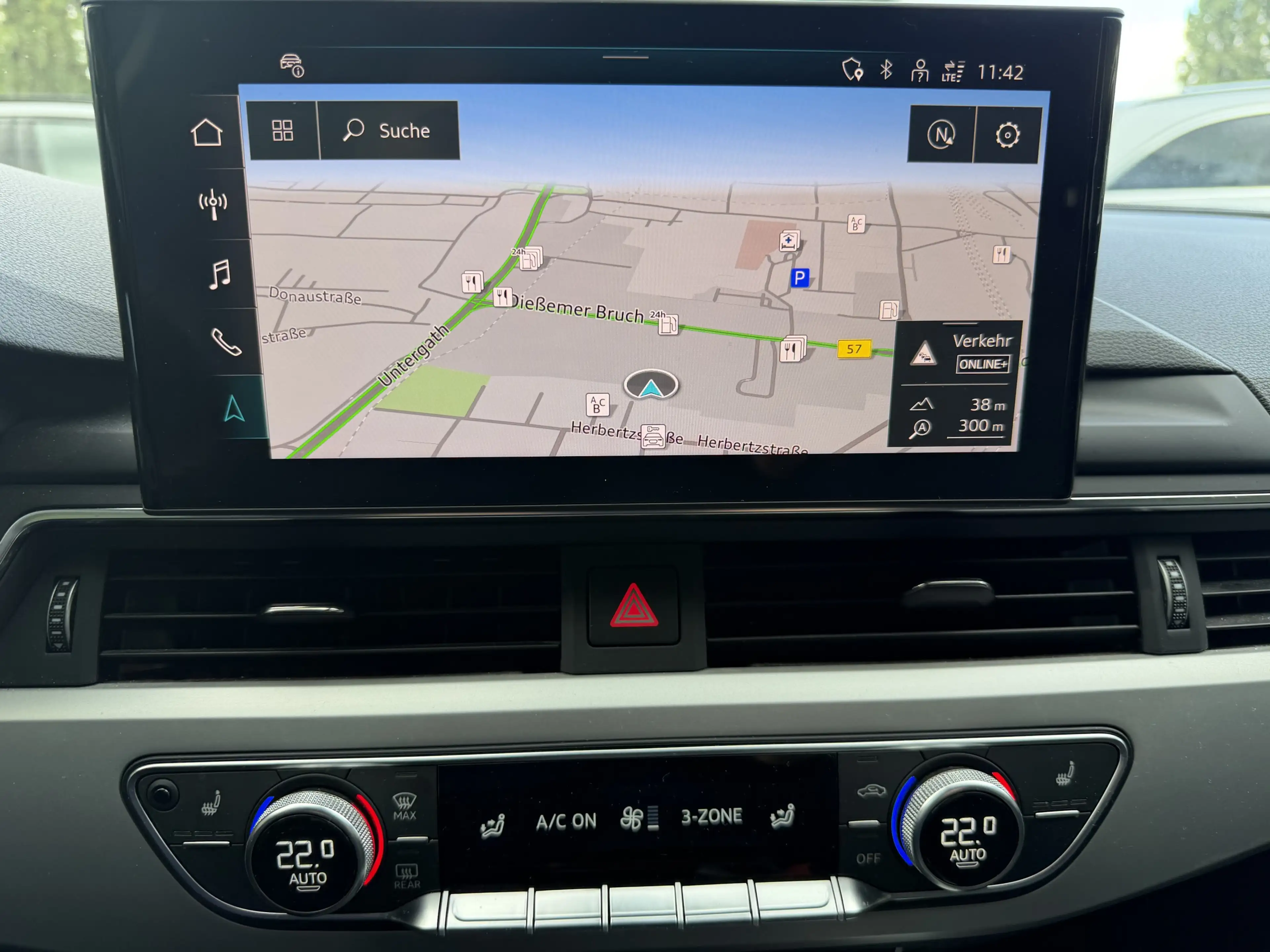 Audi A4 Avant 35 TDI S tronic — photo 11