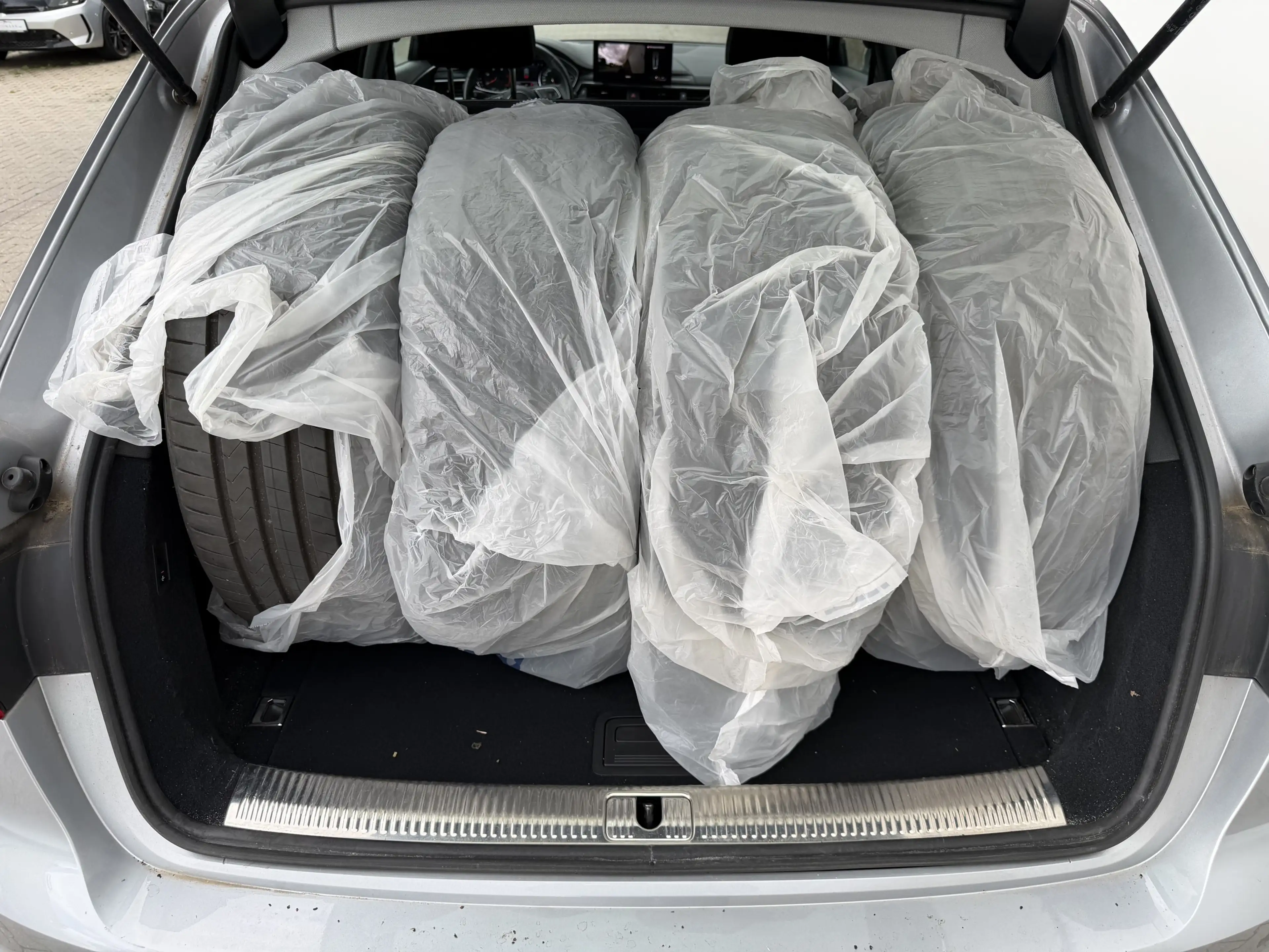 Audi A4 Avant 35 TDI S tronic — photo 12