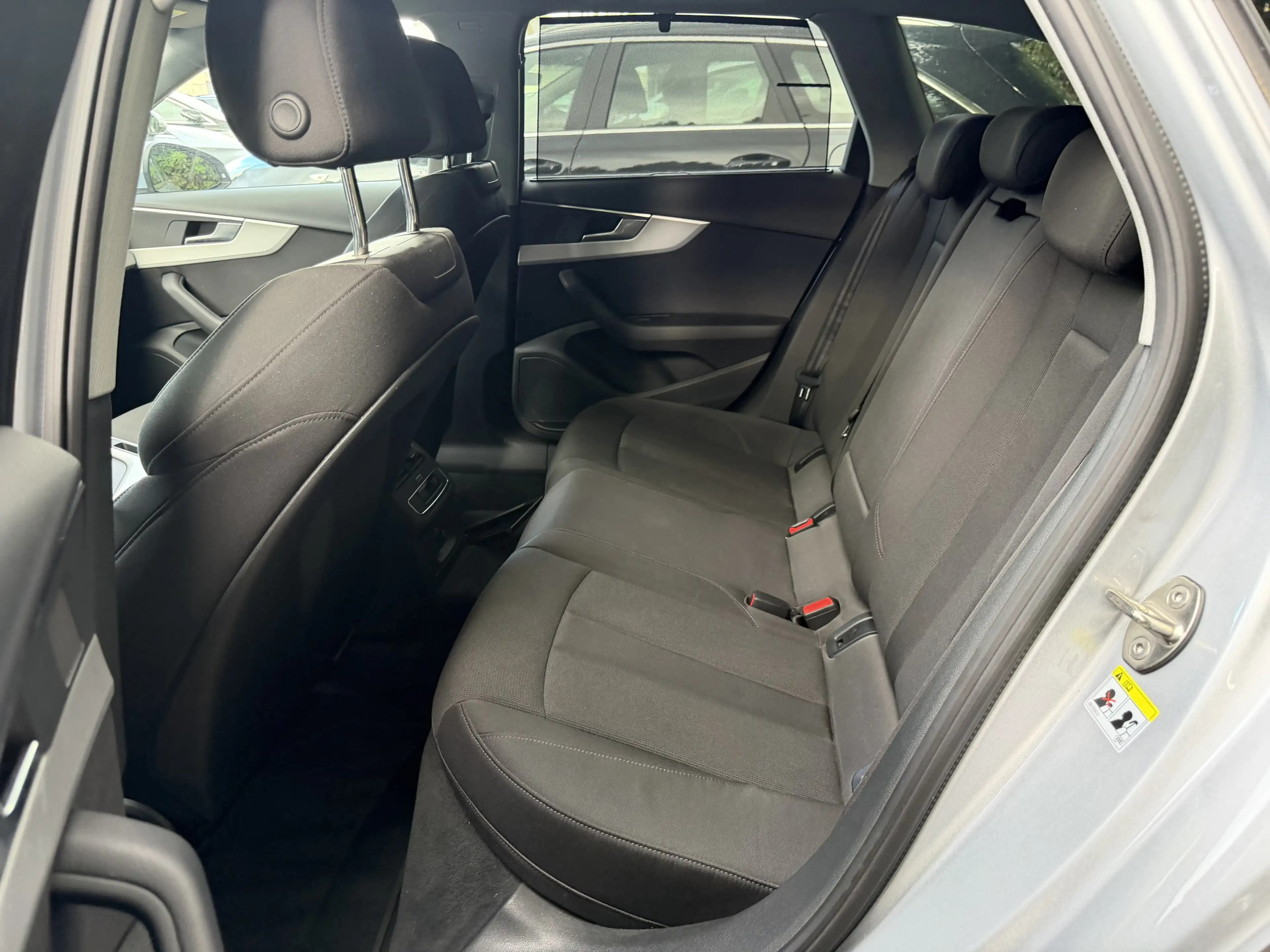 Audi A4 Avant 35 TDI S tronic — photo 9