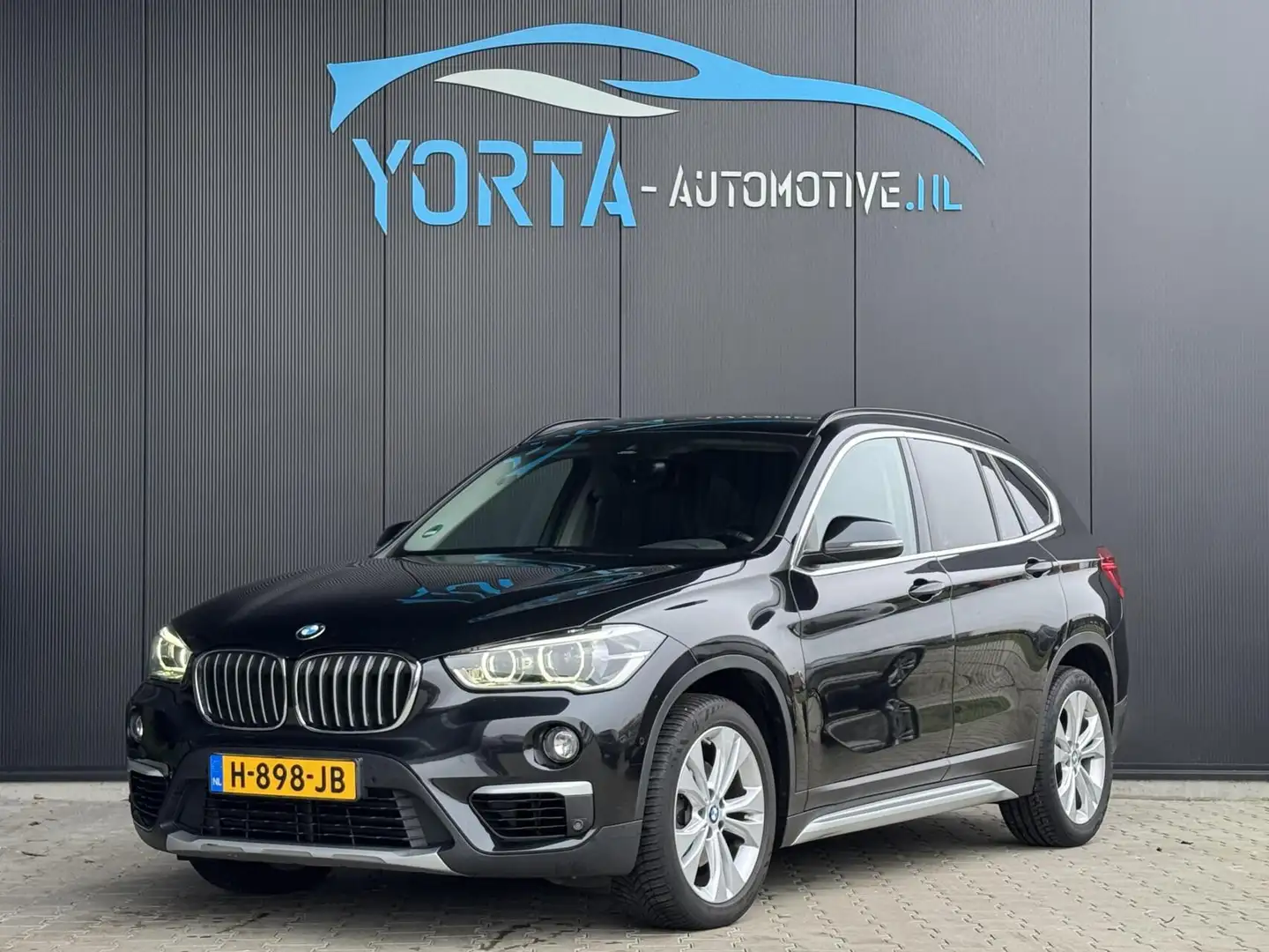 BMW X1 sDrive18i AUTOMAAT*CAMERA*SPORTSTOEL*NAVI*CRUISE*L Noir - 1