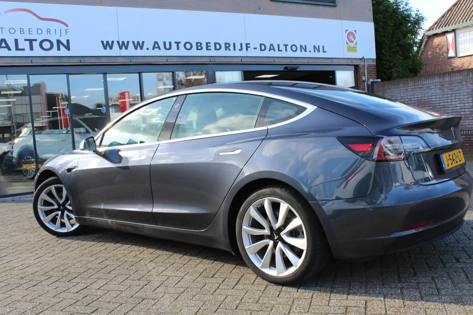 Tesla Model 3 Long Range AWD 75 kWh TREKHAAK / 19" LMV / 1e EIG. Grijs - 2