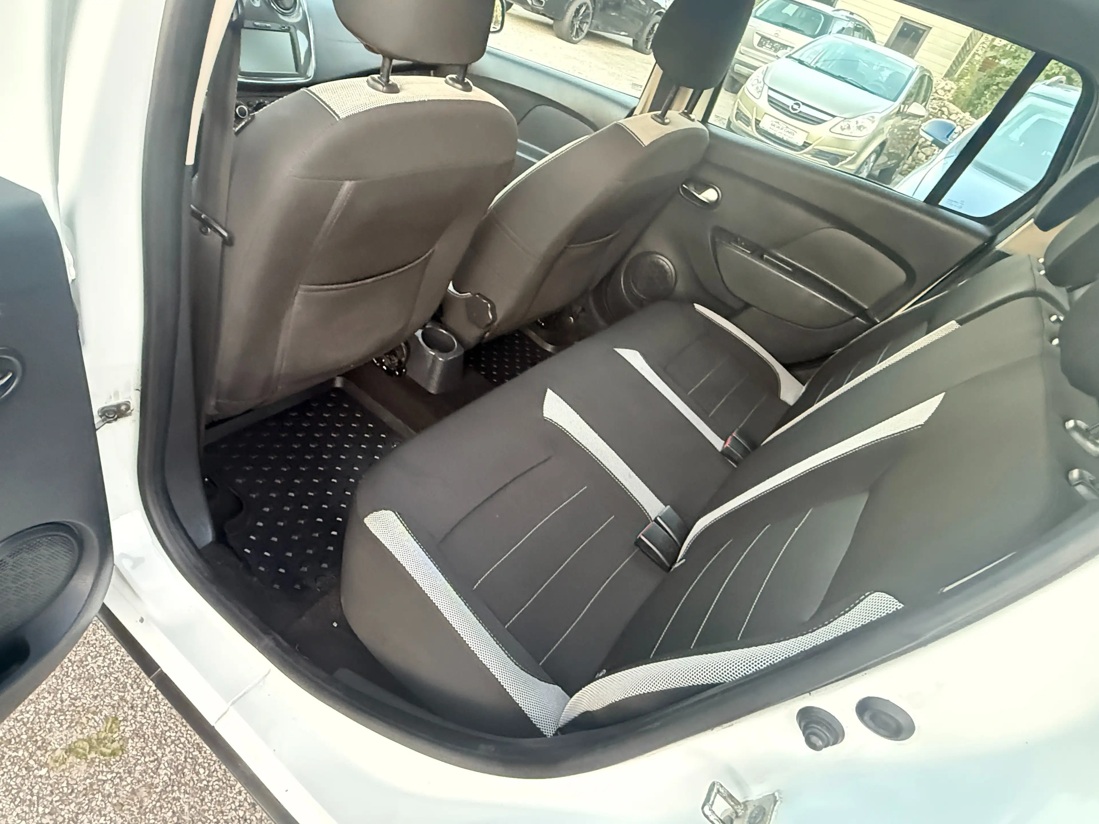 Dacia Logan Stepway — photo 12
