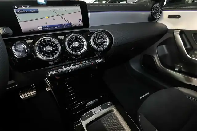 Mercedes-Benz CLA view 9