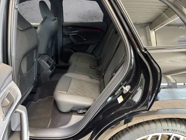 Audi Q5 view 10
