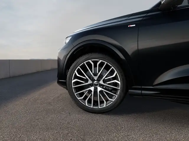 Audi Q5 view 6