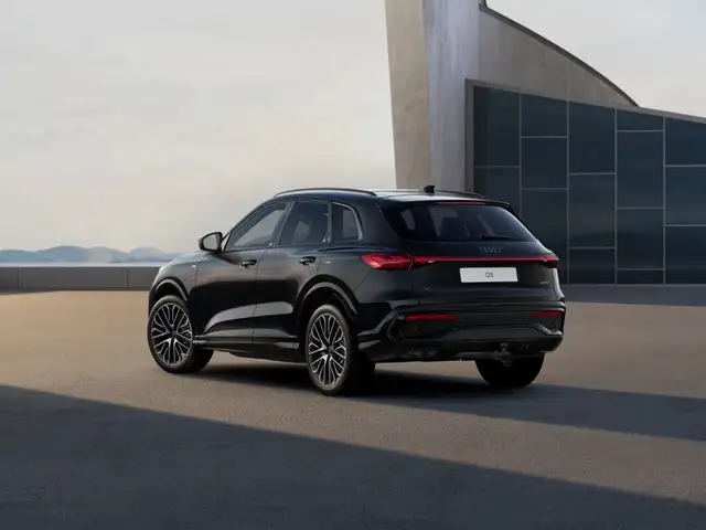 Audi Q5 view 5