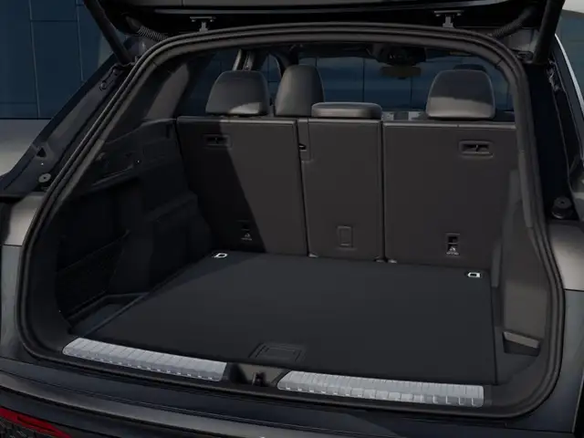 Audi Q5 view 12