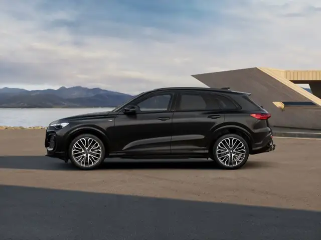 Audi Q5 view 3