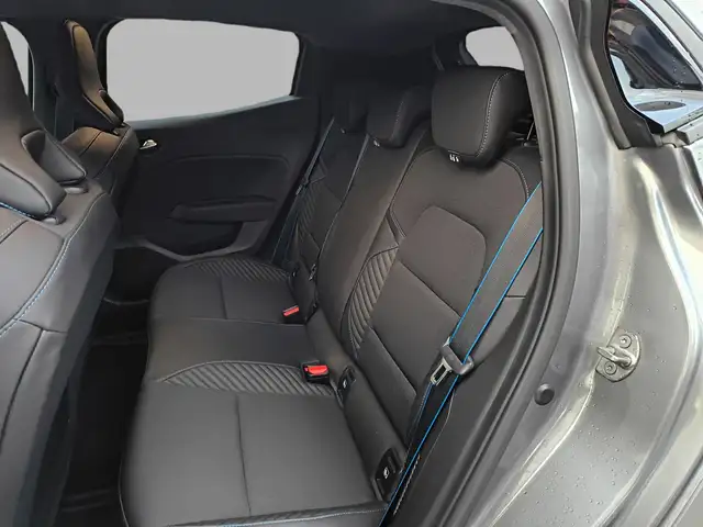 Renault Clio view 15
