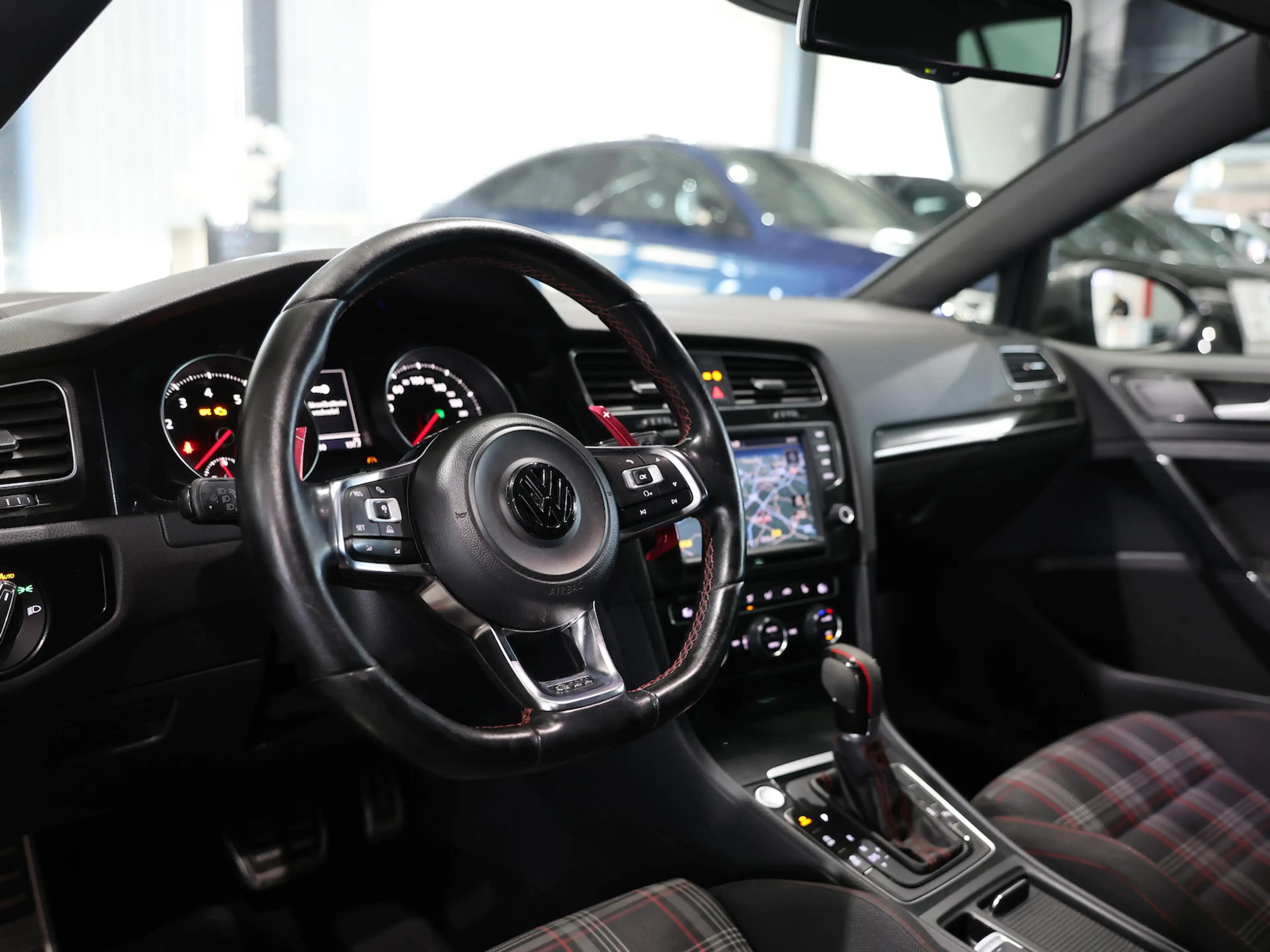 Volkswagen Golf GTI VII 2.0 TSI DSG BMT / PANORAMA / XENON — photo 15