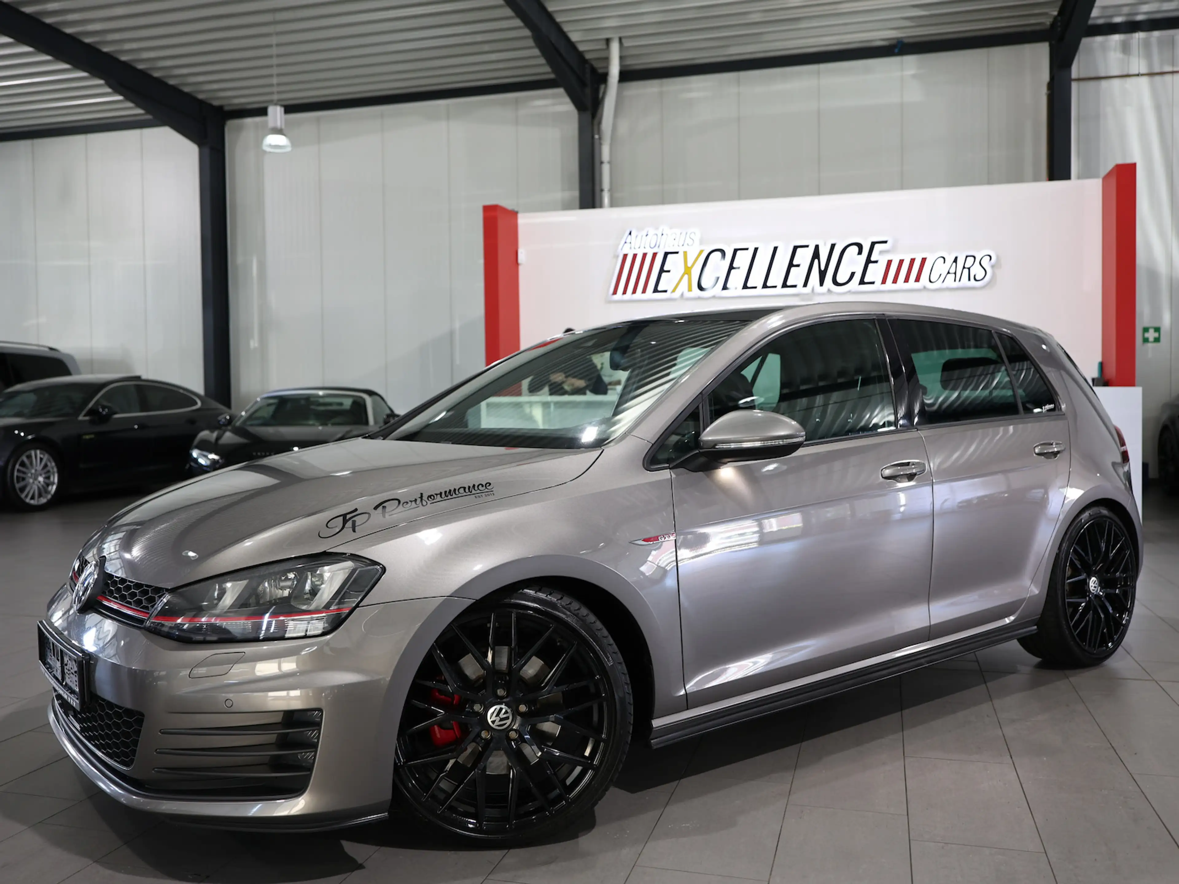 Volkswagen Golf GTI VII 2.0 TSI DSG BMT / PANORAMA / XENON — photo 6