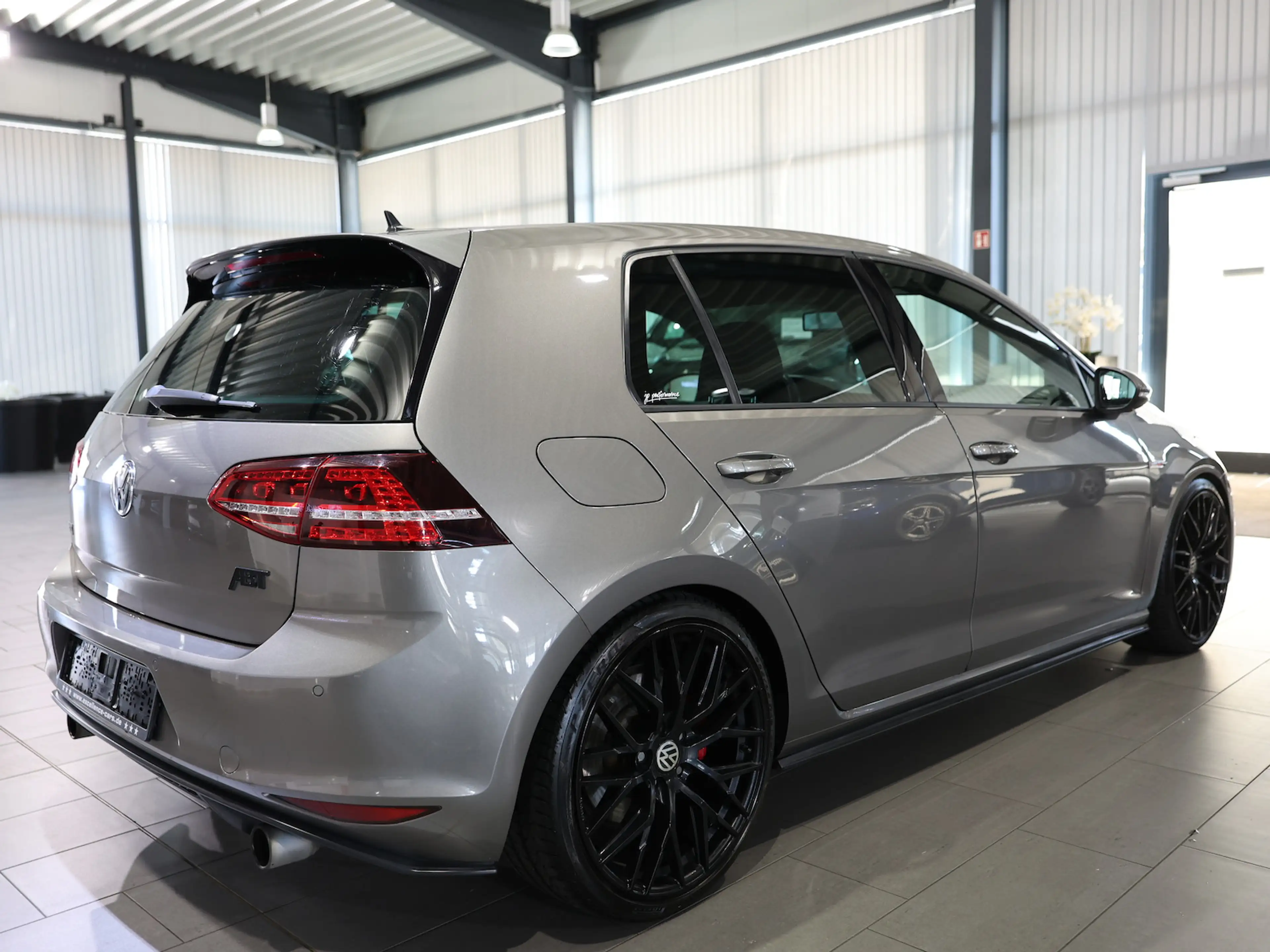 Volkswagen Golf GTI VII 2.0 TSI DSG BMT / PANORAMA / XENON — photo 11