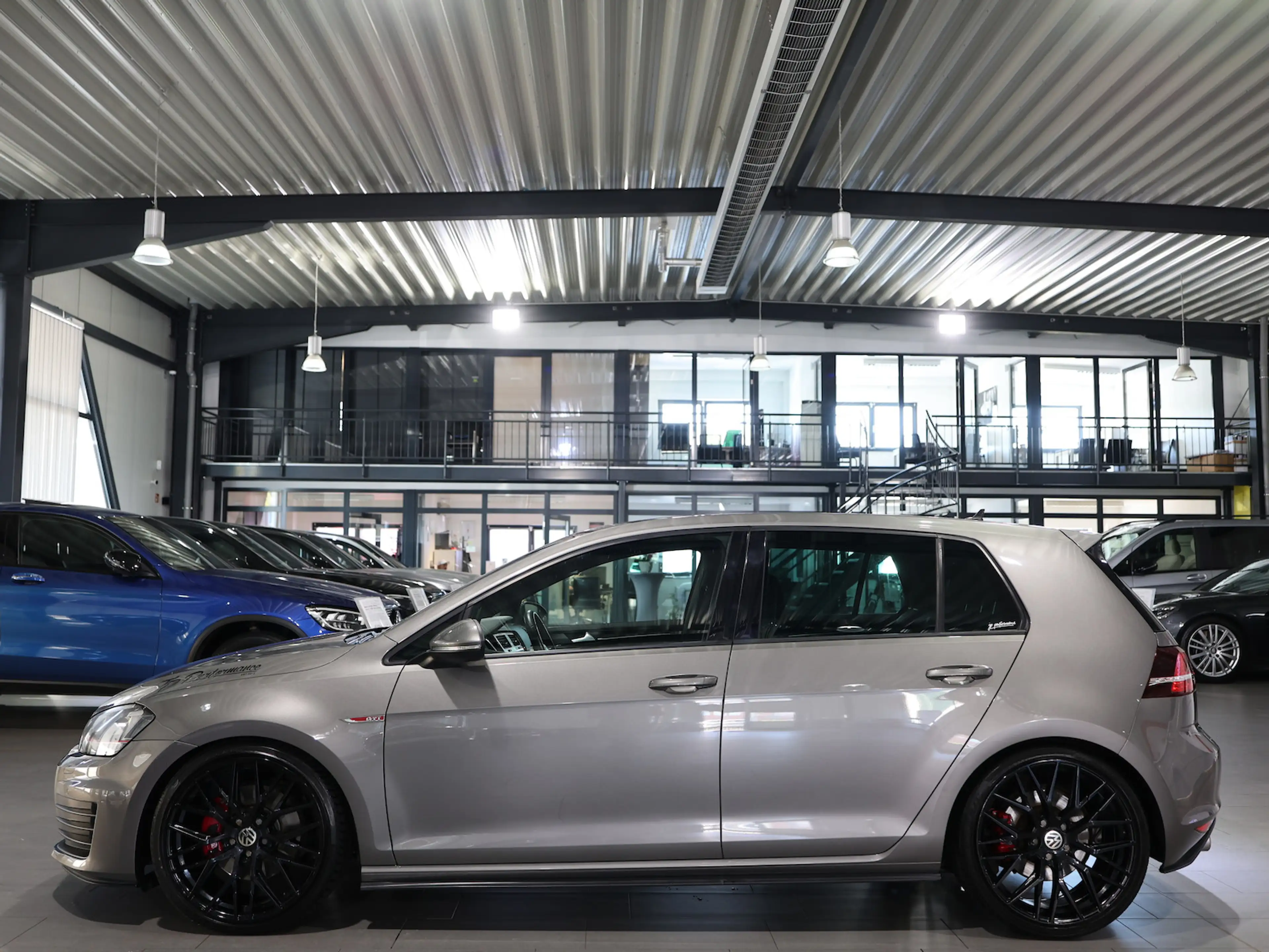 Volkswagen Golf GTI VII 2.0 TSI DSG BMT / PANORAMA / XENON — photo 8