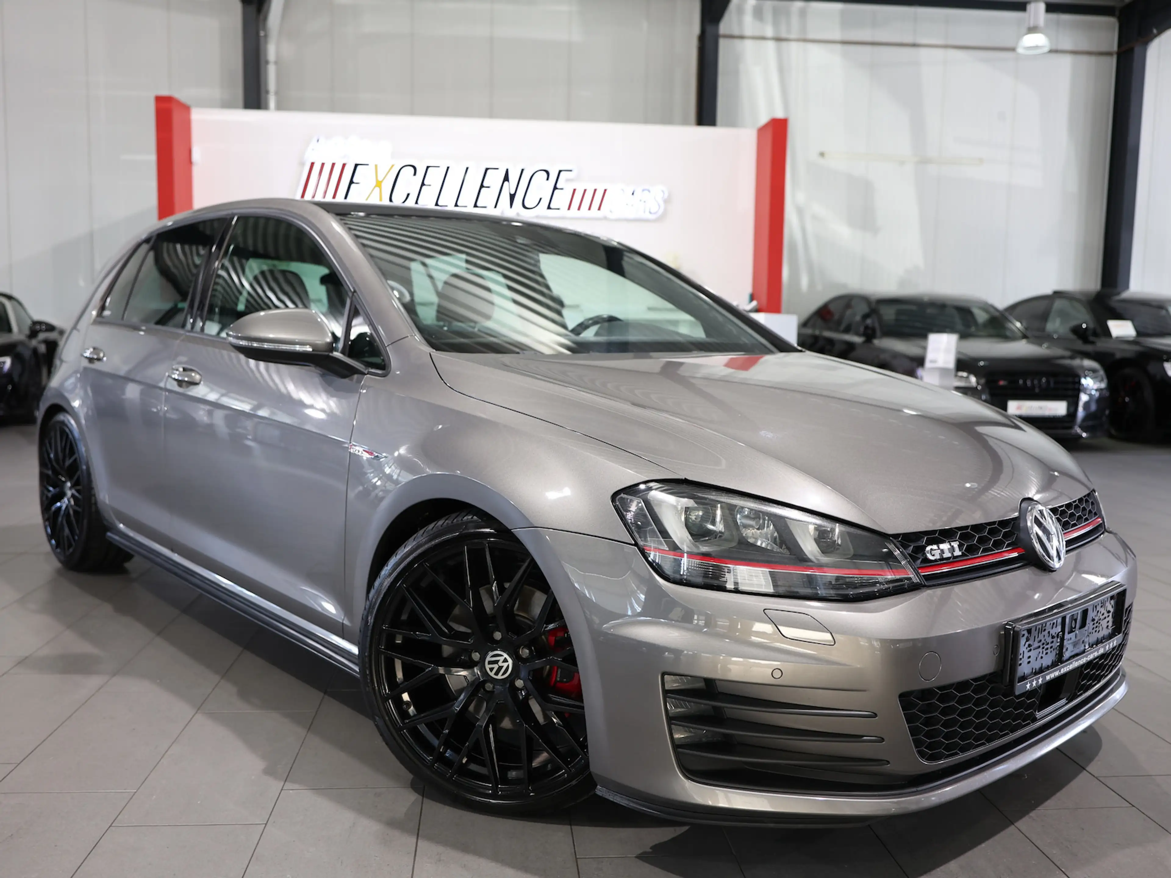 Volkswagen Golf GTI VII 2.0 TSI DSG BMT / PANORAMA / XENON — photo 2