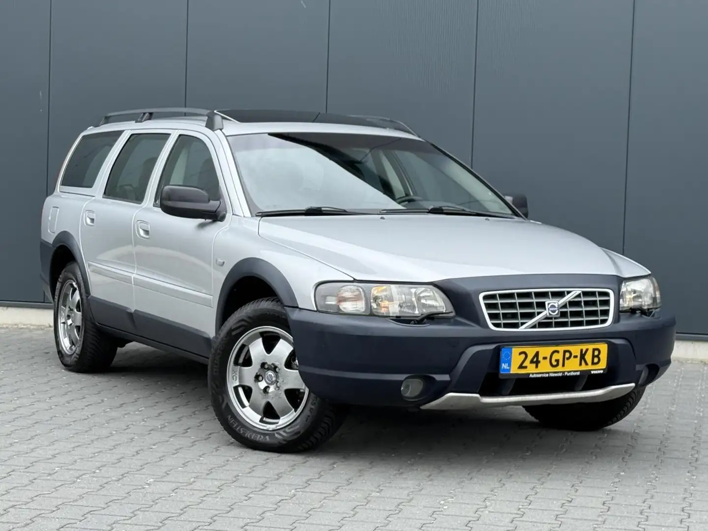 Volvo XC70 2.4 T AWD Leder - Schuifdak - Trekhaak - Complete Сірий - 2