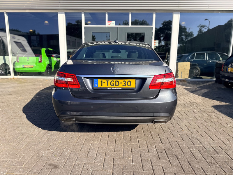 Mercedes-Benz E 350 CGI Avantgarde — photo 4