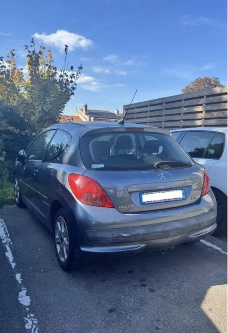 Peugeot 207 1.4e 16v 90ch Exécutive - 2