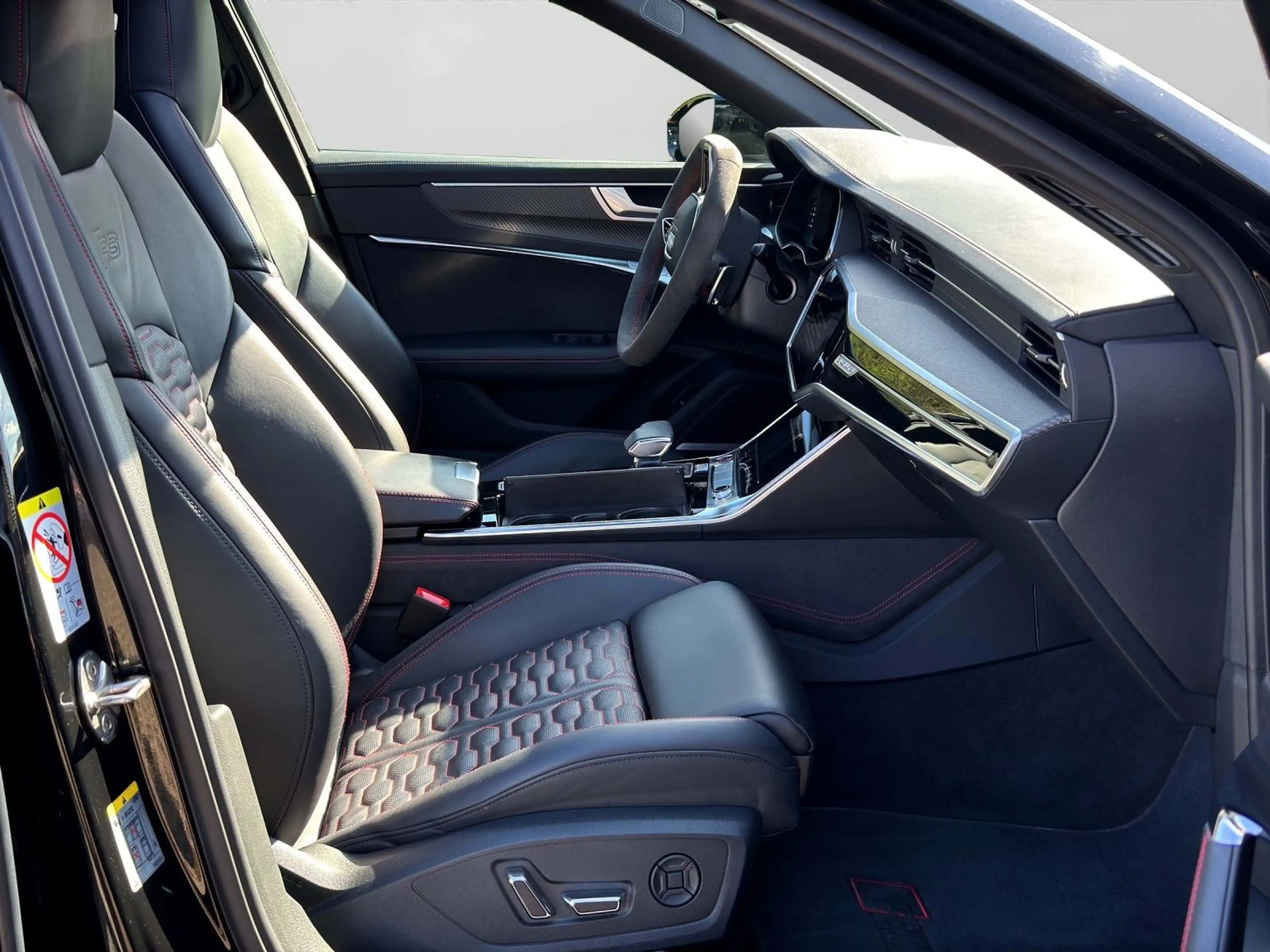 Audi RS6 RS6 Avant TFSI Q AHK PANO HD-MATRIX BuO KERAMIK — photo 4